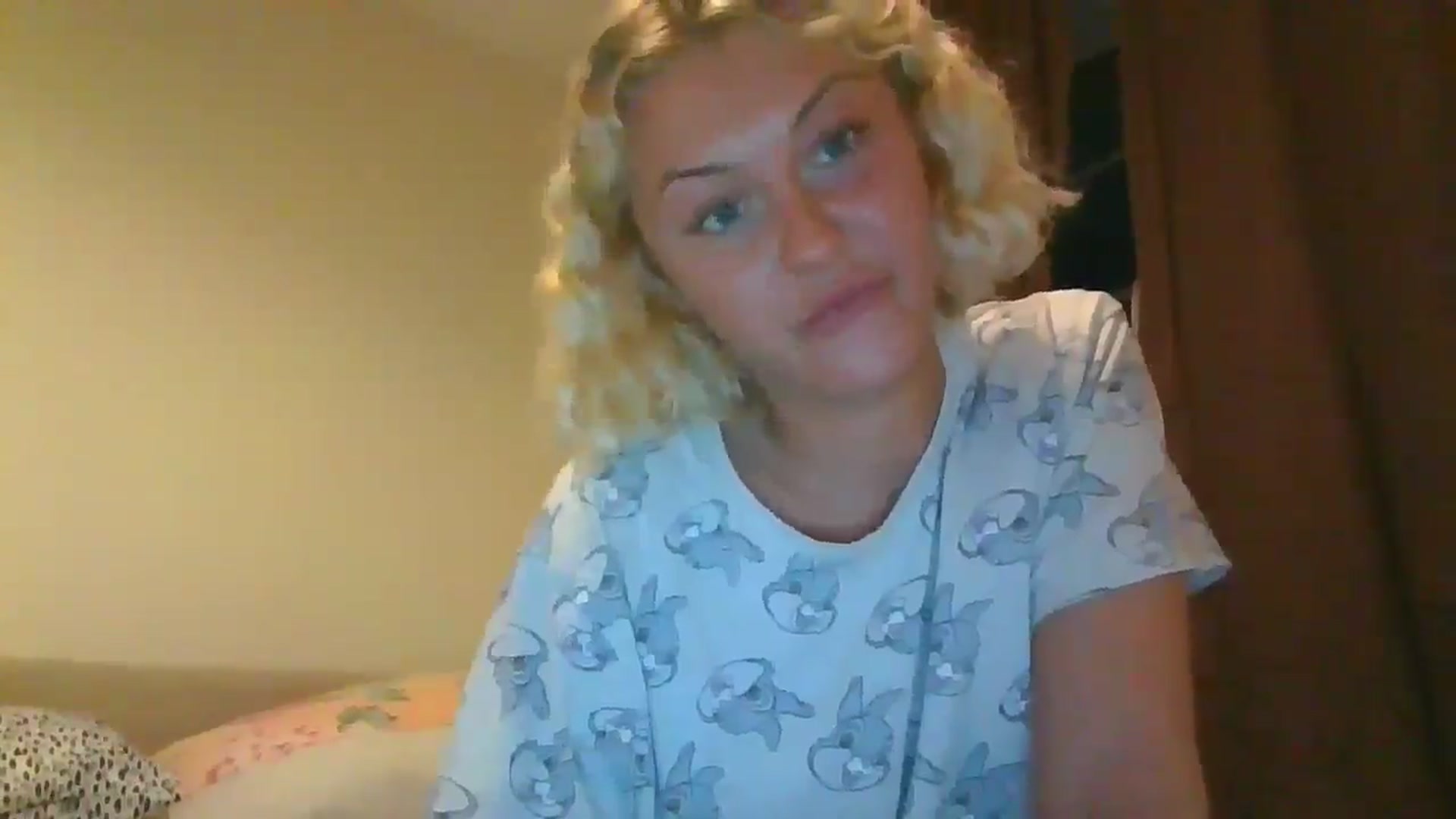 Gallery image thumbnail from misslilly's myfreecams stream on, 05/28/2025, 21:27 image 12 of 20