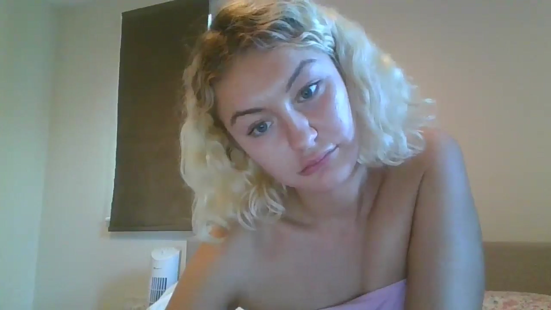 Gallery image thumbnail from misslilly's myfreecams stream on, 08/09/2025, 17:41 image 18 of 20
