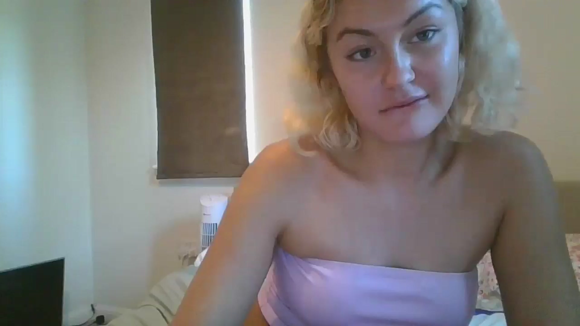Gallery image thumbnail from misslilly's myfreecams stream on, 08/09/2025, 17:41 image 12 of 20