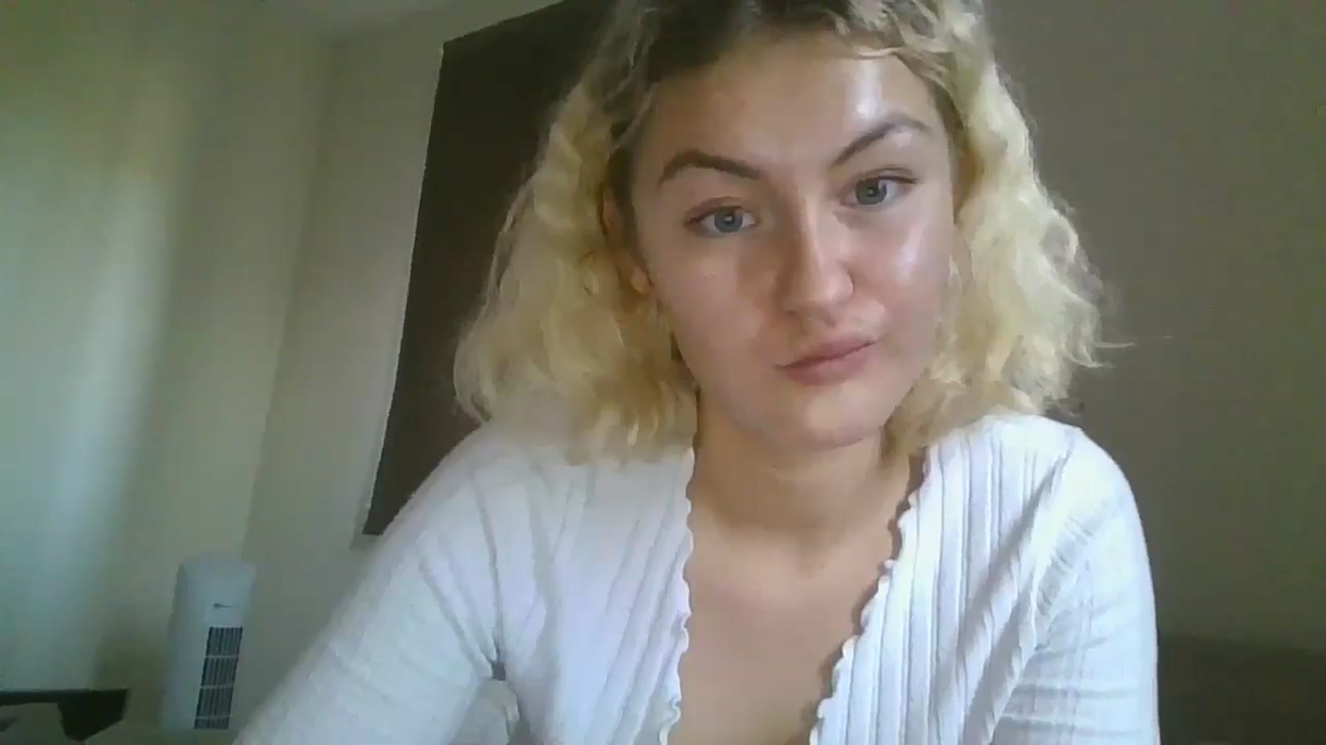 Gallery image thumbnail from misslilly's myfreecams stream on, 08/10/2025, 18:36 image 10 of 20