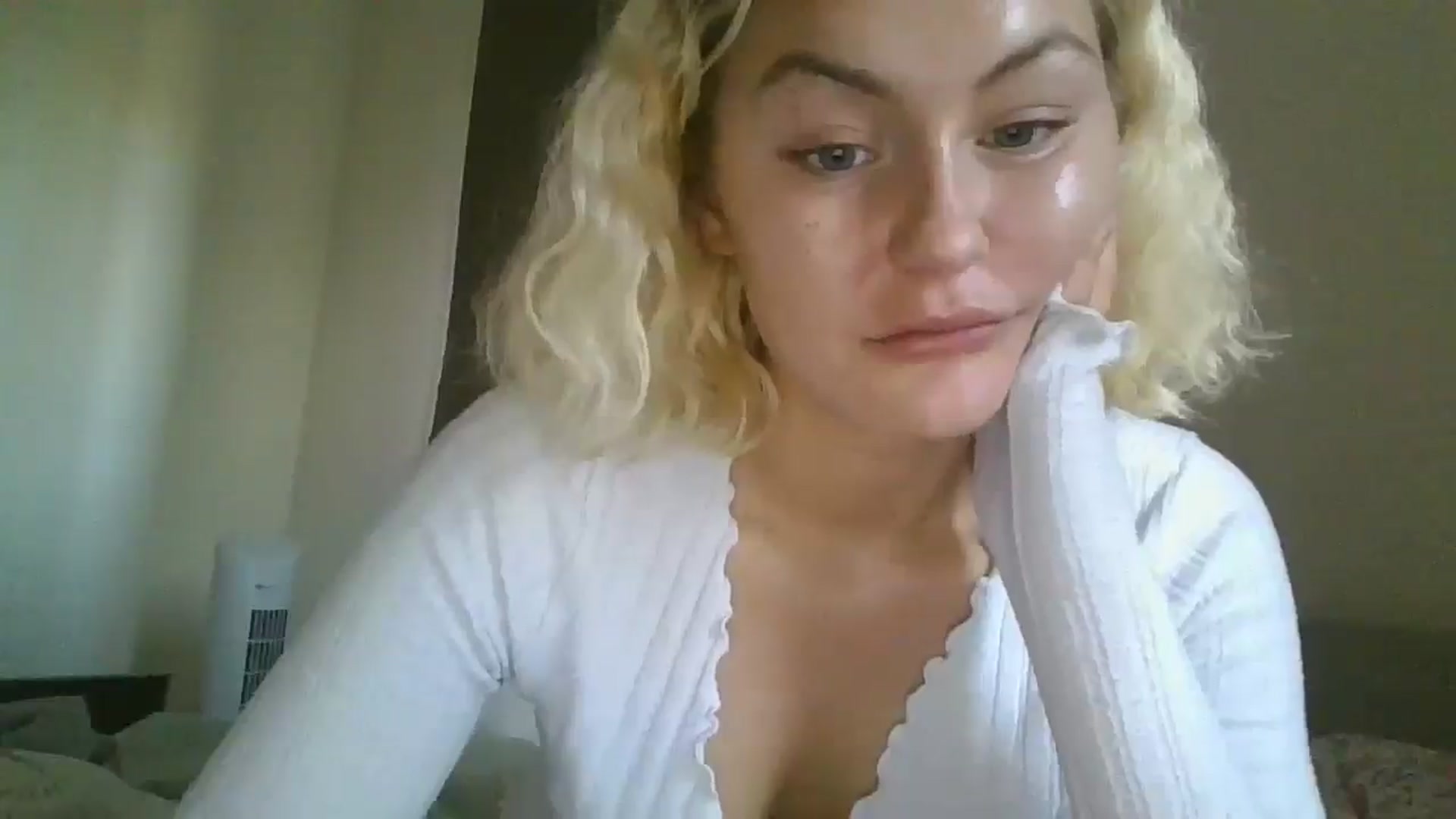 Gallery image thumbnail from misslilly's myfreecams stream on, 08/10/2025, 18:36 image 16 of 20