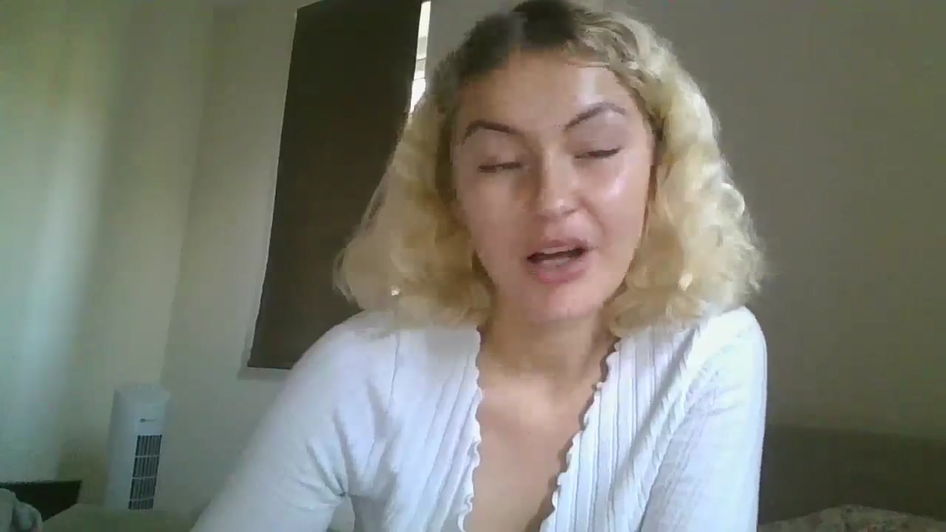 Gallery image thumbnail from misslilly's myfreecams stream on, 08/10/2025, 18:36 image 4 of 20