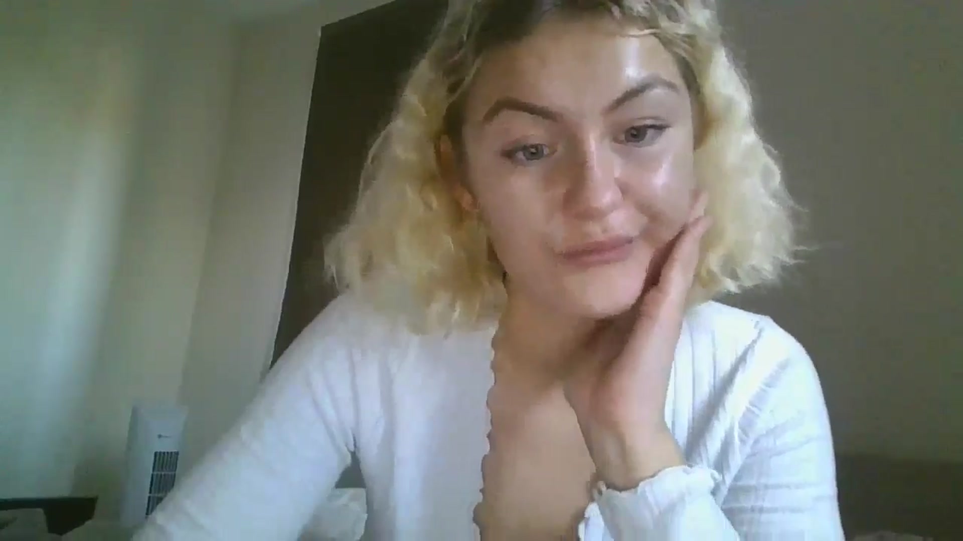 Gallery image thumbnail from misslilly's myfreecams stream on, 08/10/2025, 18:36 image 11 of 20