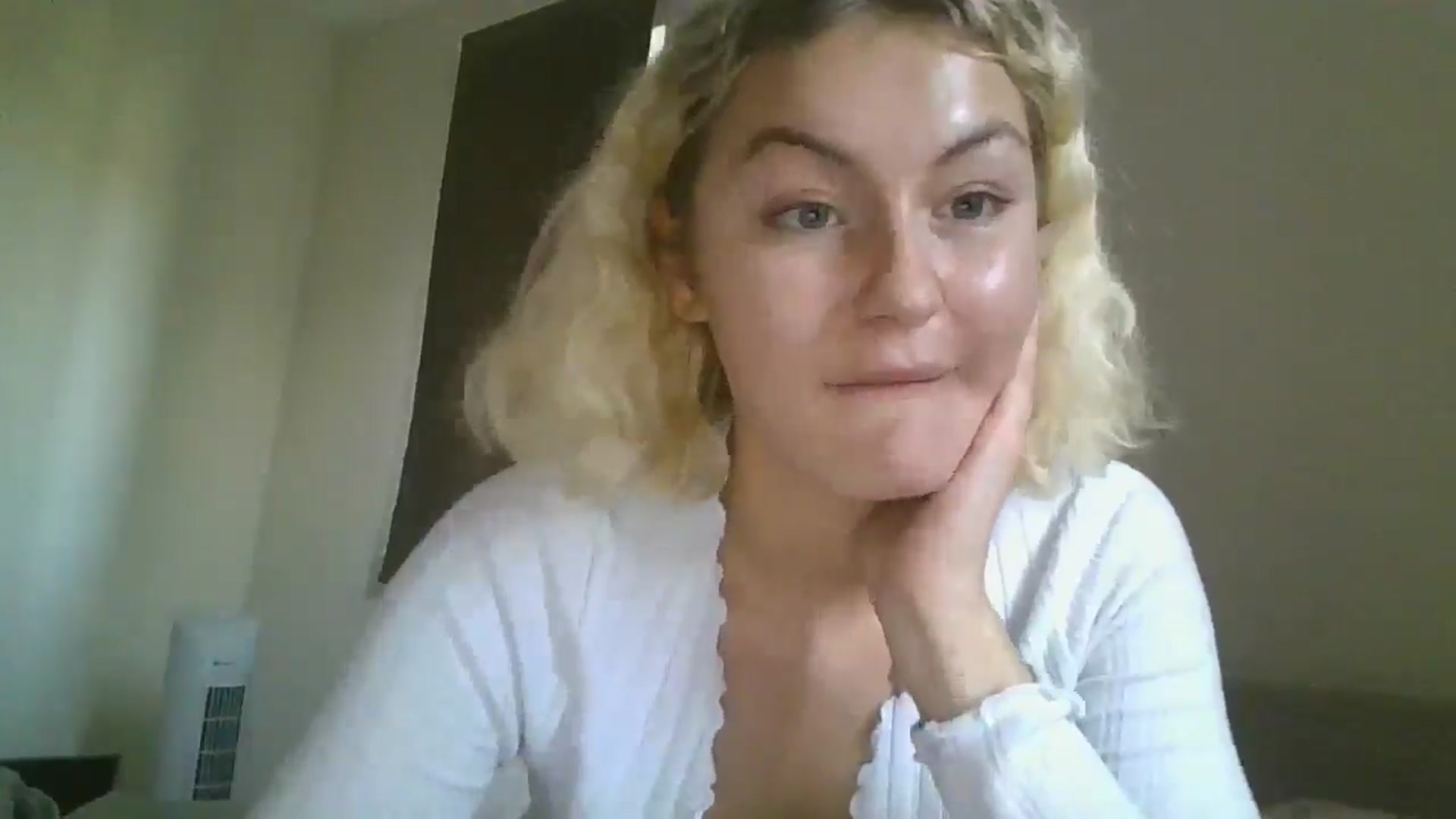 Gallery image thumbnail from misslilly's myfreecams stream on, 08/10/2025, 18:36 image 5 of 20