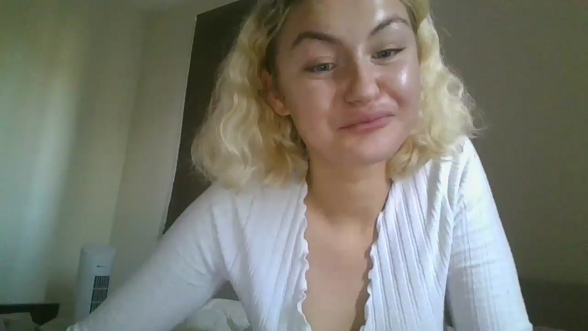 Gallery image thumbnail from misslilly's myfreecams stream on, 08/10/2025, 18:36 image 8 of 20