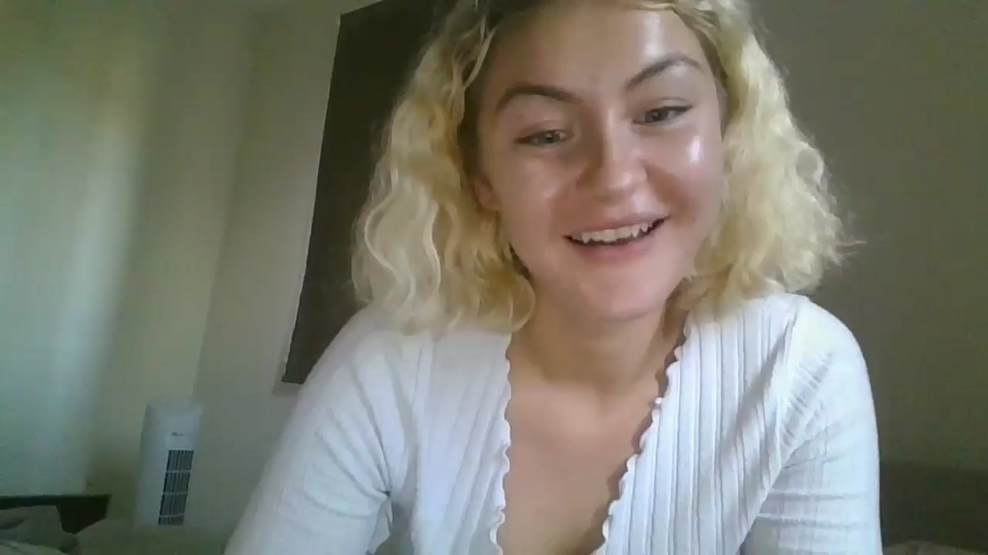 Gallery image thumbnail from misslilly's myfreecams stream on, 08/10/2025, 18:36 image 15 of 20