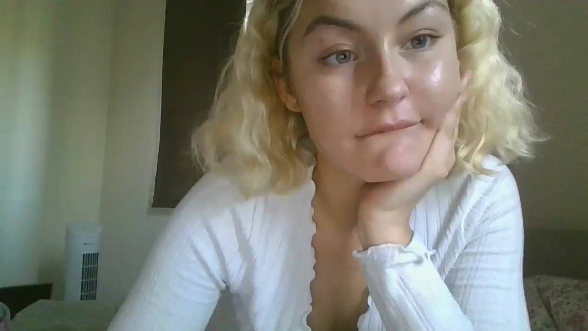 Gallery image thumbnail from misslilly's myfreecams stream on, 08/10/2025, 18:36 image 1 of 20