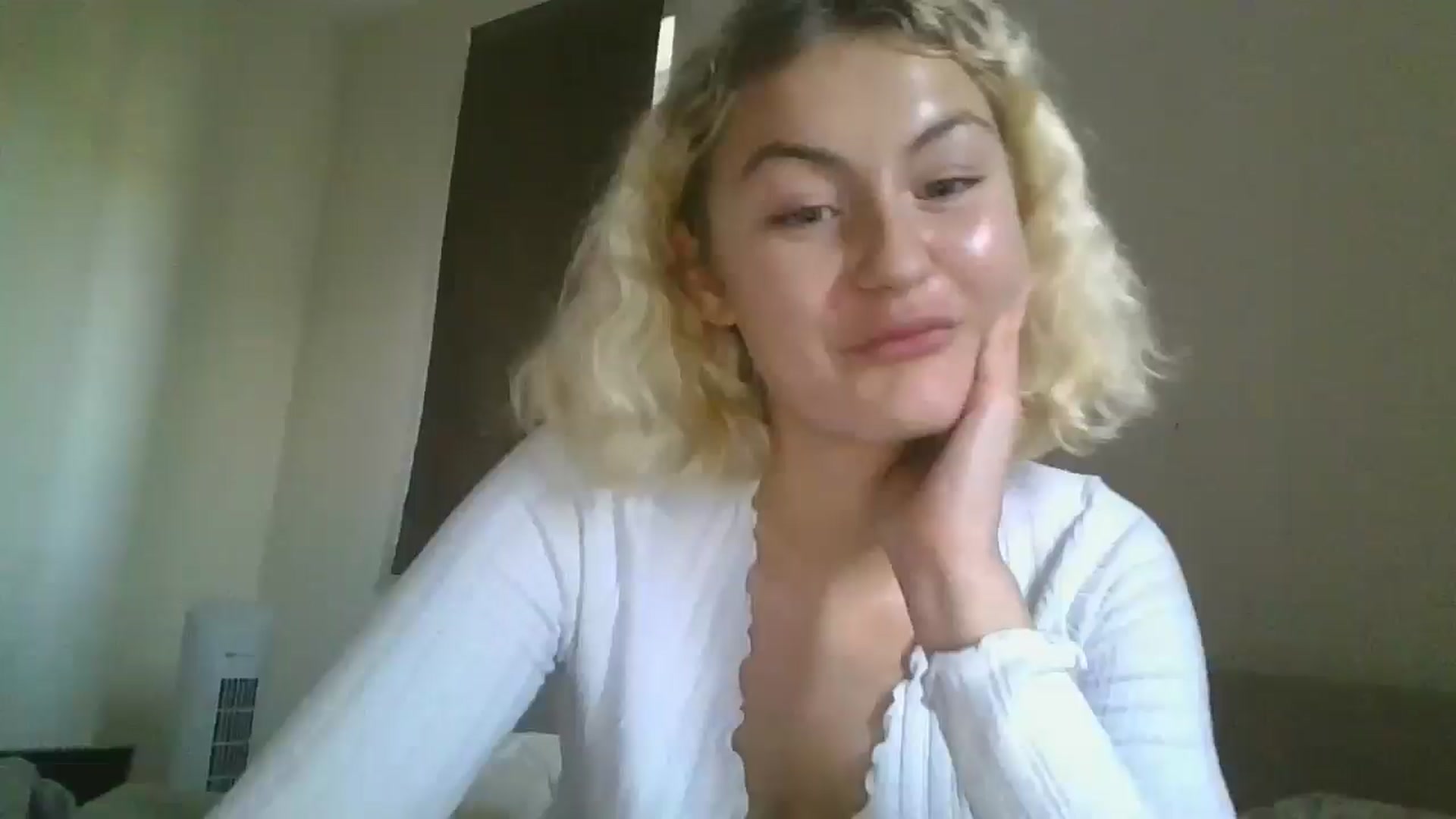 Gallery image thumbnail from misslilly's myfreecams stream on, 08/10/2025, 18:36 image 7 of 20