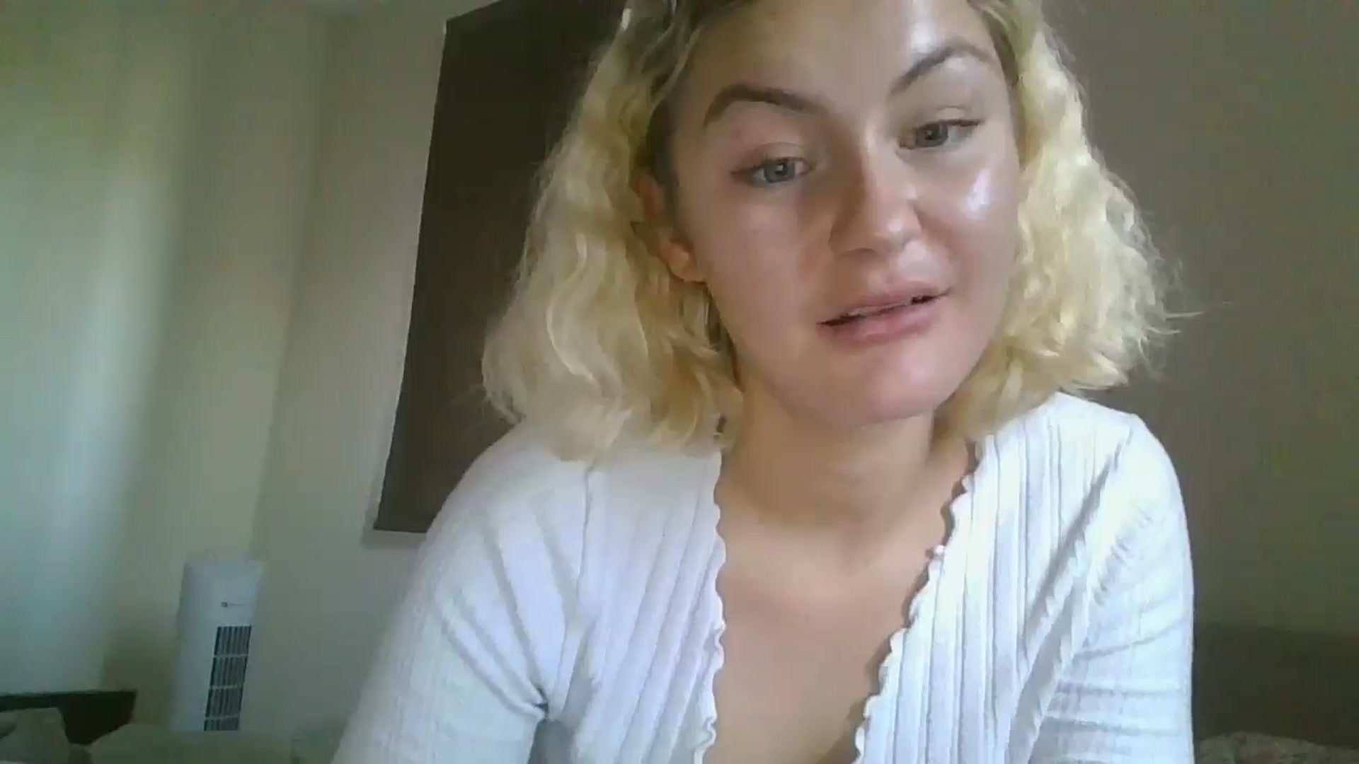 Gallery image thumbnail from misslilly's myfreecams stream on, 08/10/2025, 18:36 image 9 of 20