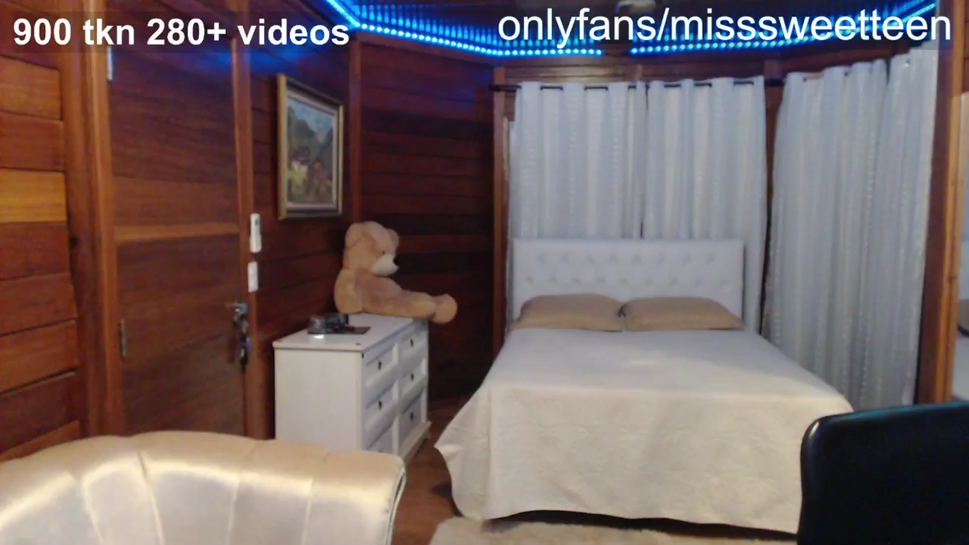 Gallery image thumbnail from misssweetteen's myfreecams stream on, 06/22/2024, 24:35 image 17 of 20