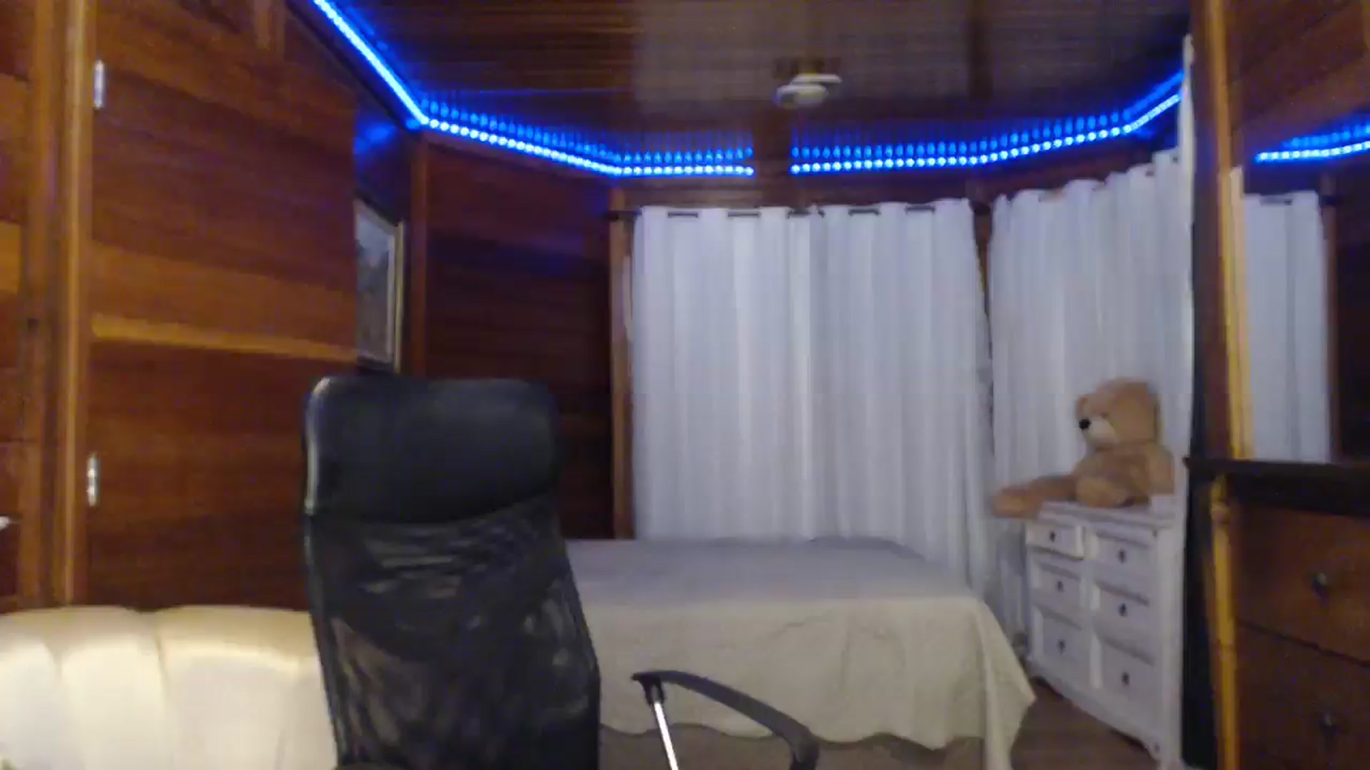 Gallery image thumbnail from misssweetteen's myfreecams stream on, 04/21/2025, 23:22 image 8 of 20