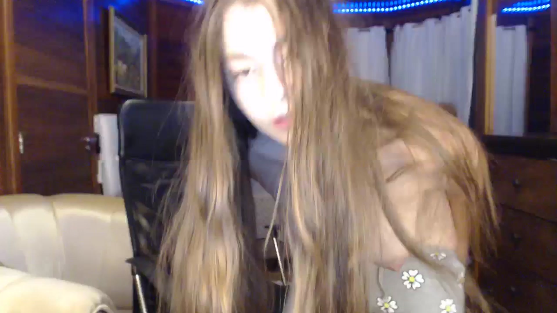 Gallery image thumbnail from misssweetteen's myfreecams stream on, 04/21/2025, 23:22 image 5 of 20