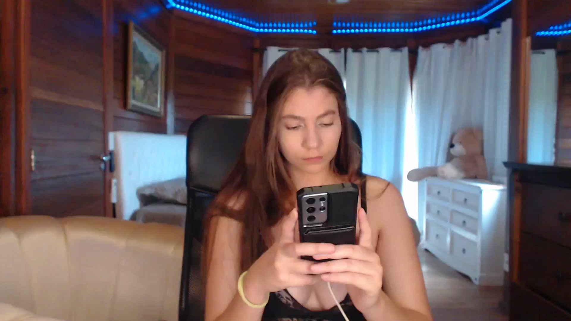 Gallery image thumbnail from misssweetteen's myfreecams stream on, 04/27/2025, 20:08 image 16 of 20