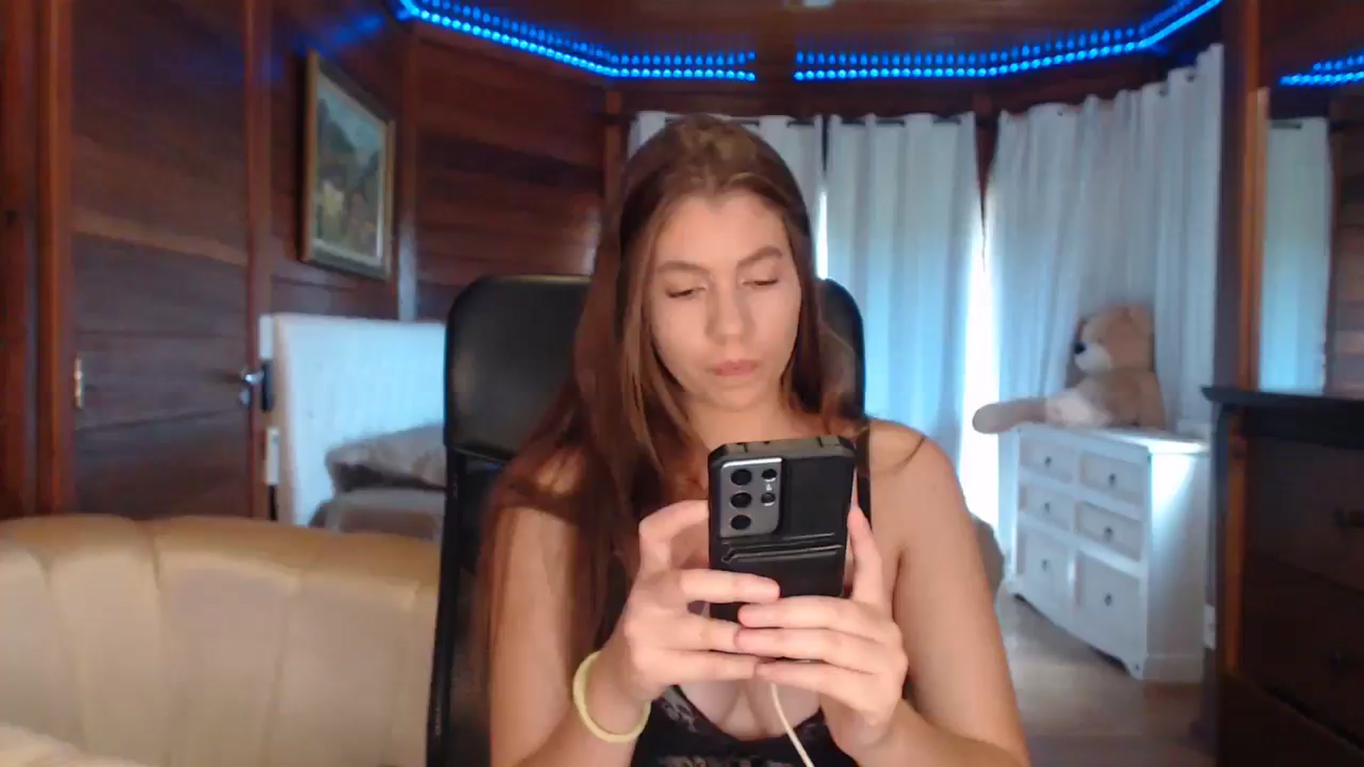 Gallery image thumbnail from misssweetteen's myfreecams stream on, 04/27/2025, 20:08 image 15 of 20