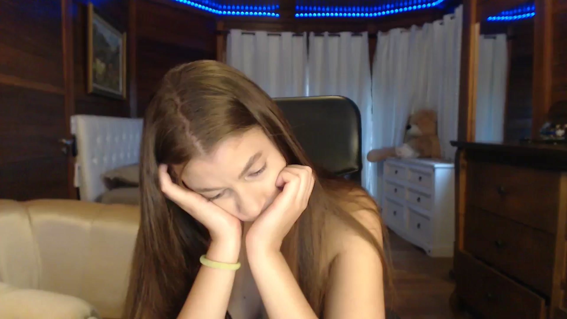 Gallery image thumbnail from misssweetteen's myfreecams stream on, 04/27/2025, 21:10 image 5 of 20