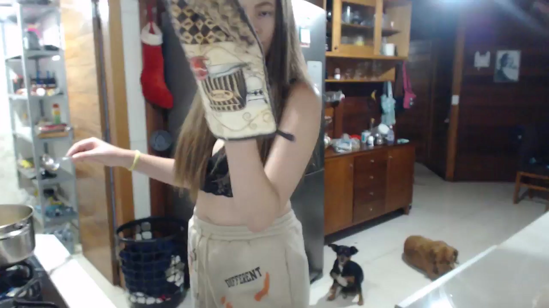 Gallery image thumbnail from misssweetteen's myfreecams stream on, 04/27/2025, 21:47 image 6 of 20