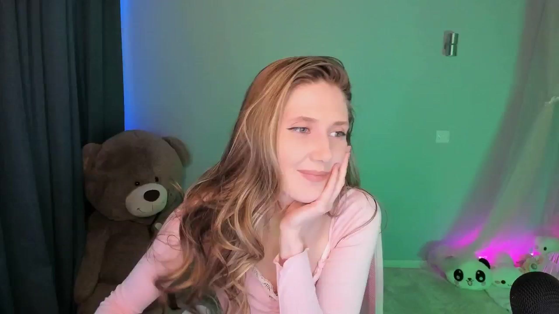 Gallery image thumbnail from misstake's myfreecams stream on, 11/16/2024, 12:42 image 8 of 20
