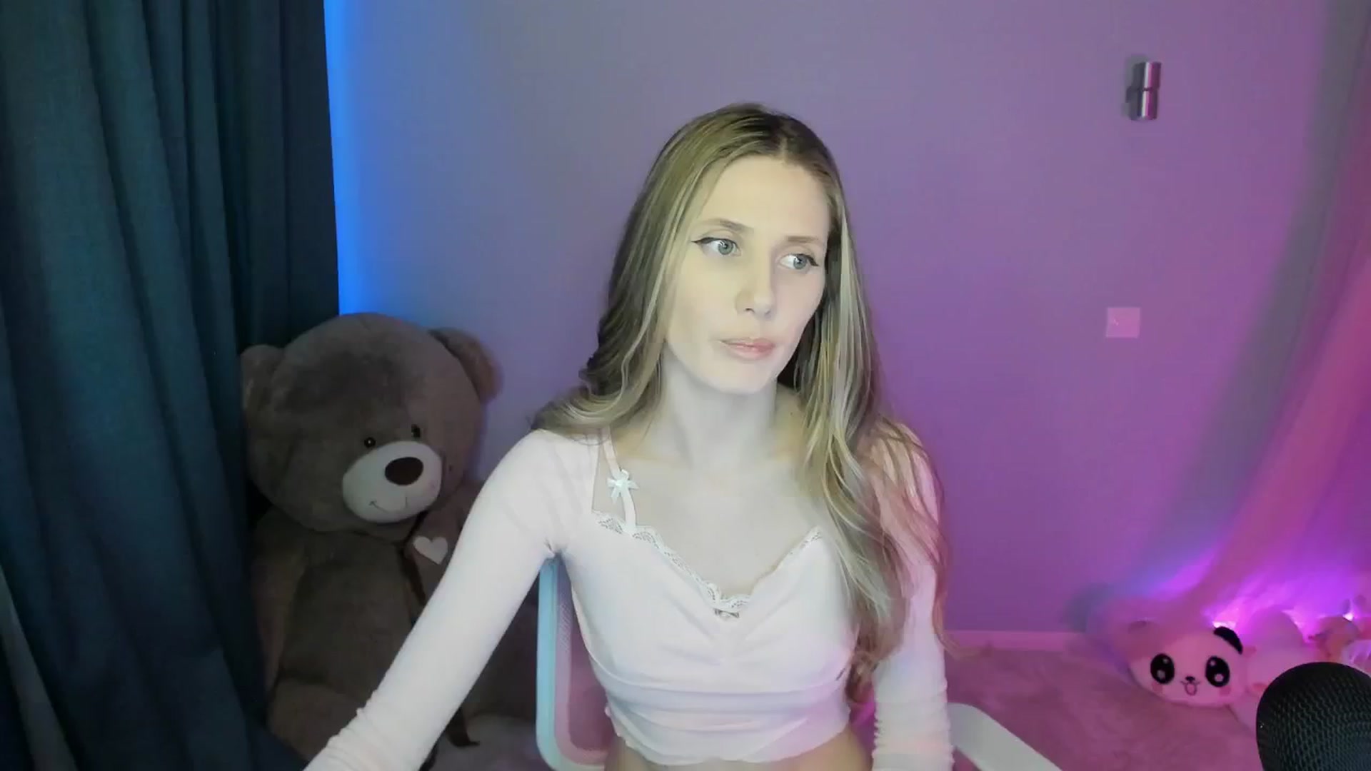 Gallery image thumbnail from misstake's myfreecams stream on, 11/16/2024, 12:42 image 14 of 20