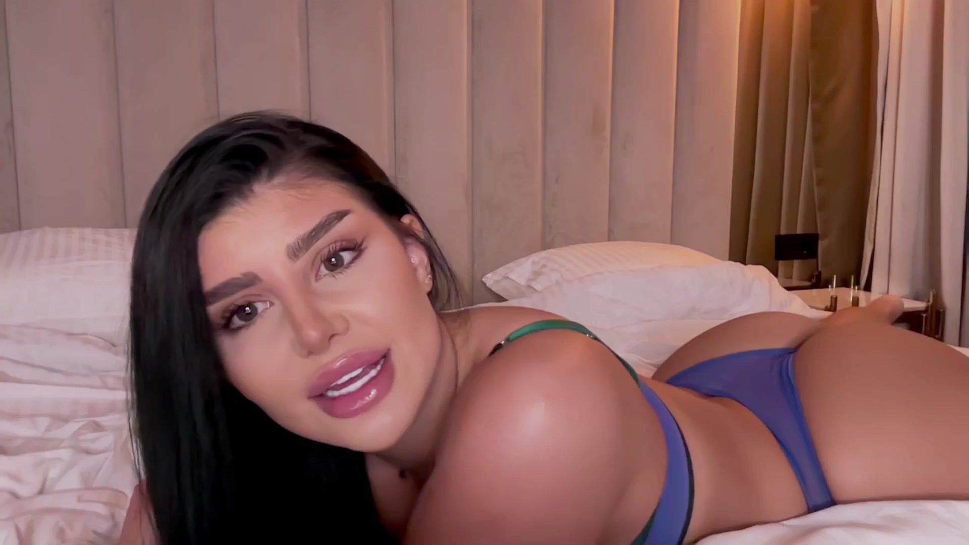 Gallery image thumbnail from missxmoni's myfreecams stream on, 04/29/2026, 16:45 image 16 of 20