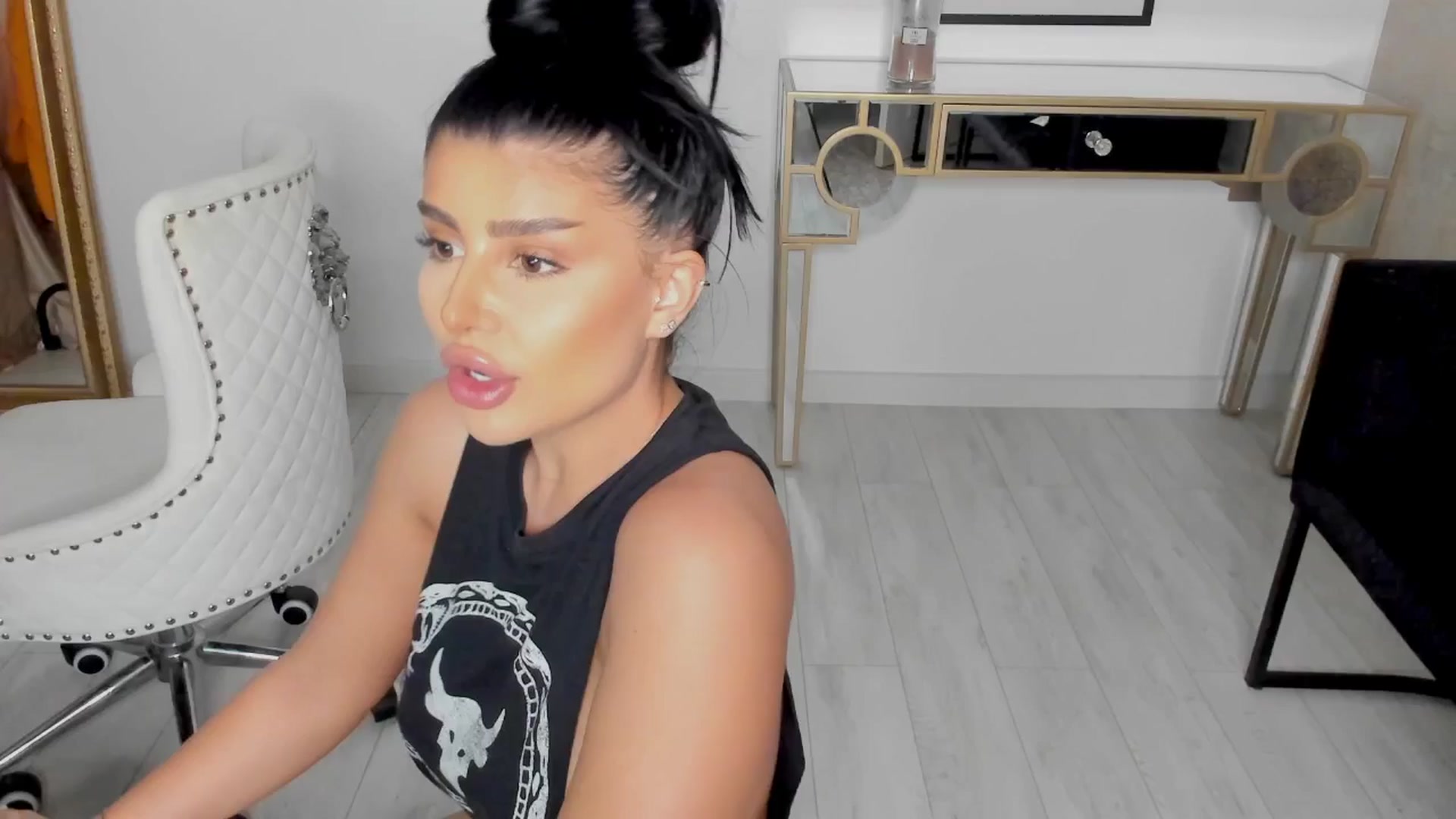 Gallery image thumbnail from missxmoni's myfreecams stream on, 04/30/2026, 15:32 image 12 of 20