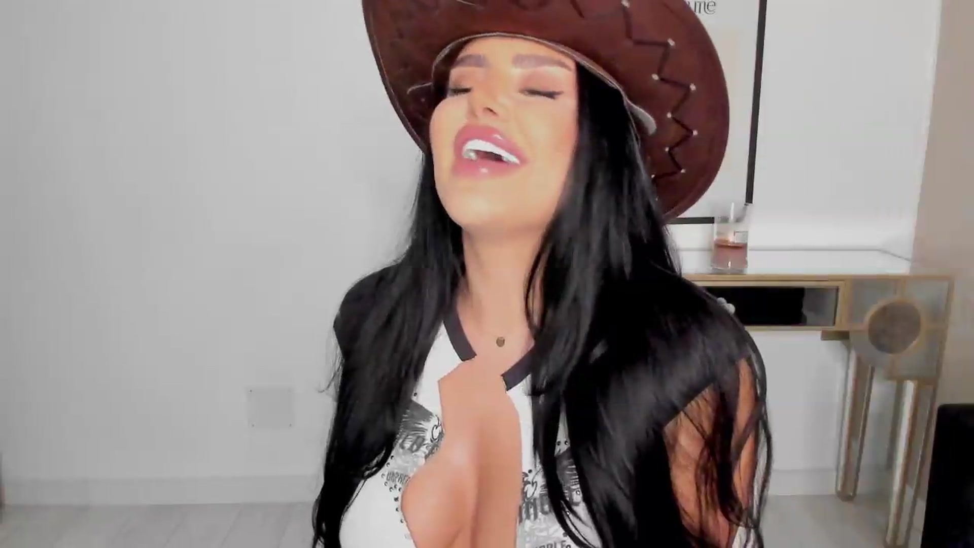 Gallery image thumbnail from missxmoni's myfreecams stream on, 05/11/2026, 18:07 image 12 of 20