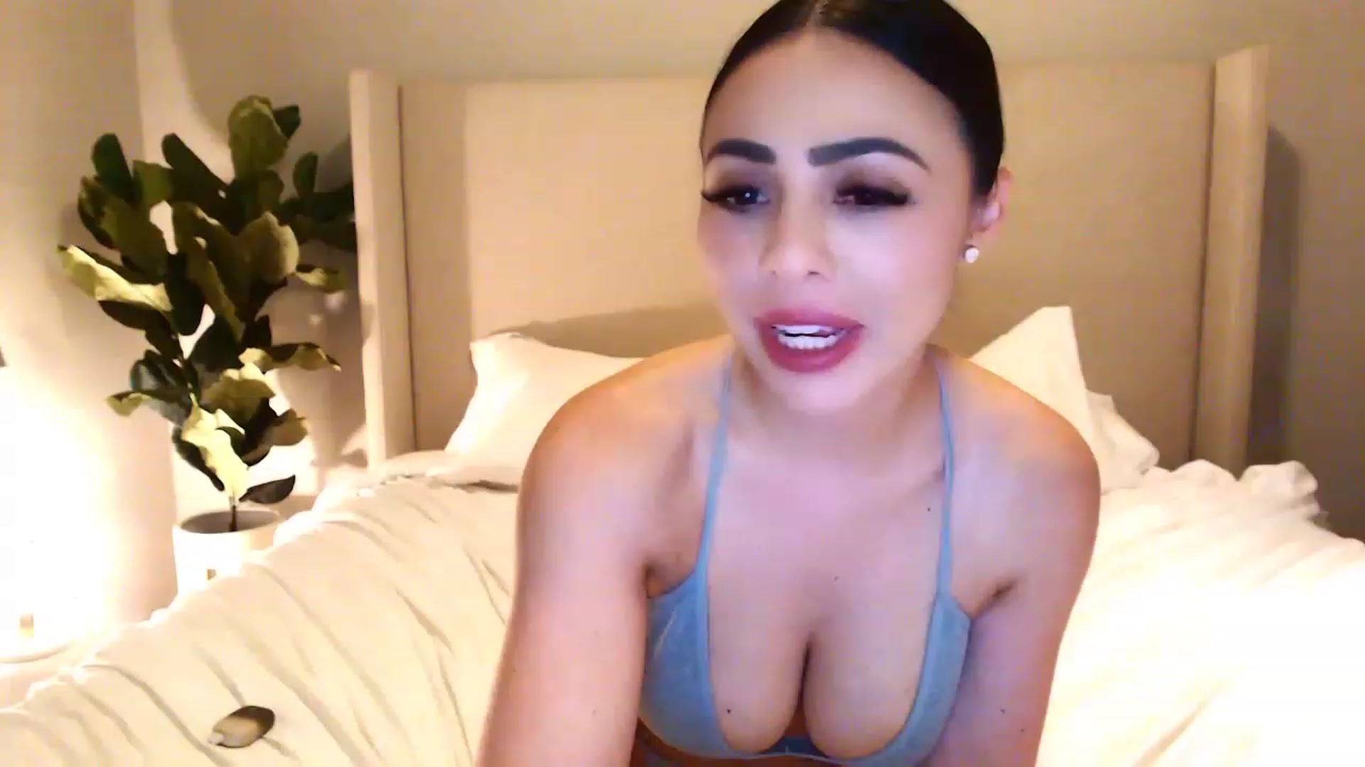 Gallery image thumbnail from mkeyourohface's myfreecams stream on, 04/24/2023, 09:11 image 1 of 20