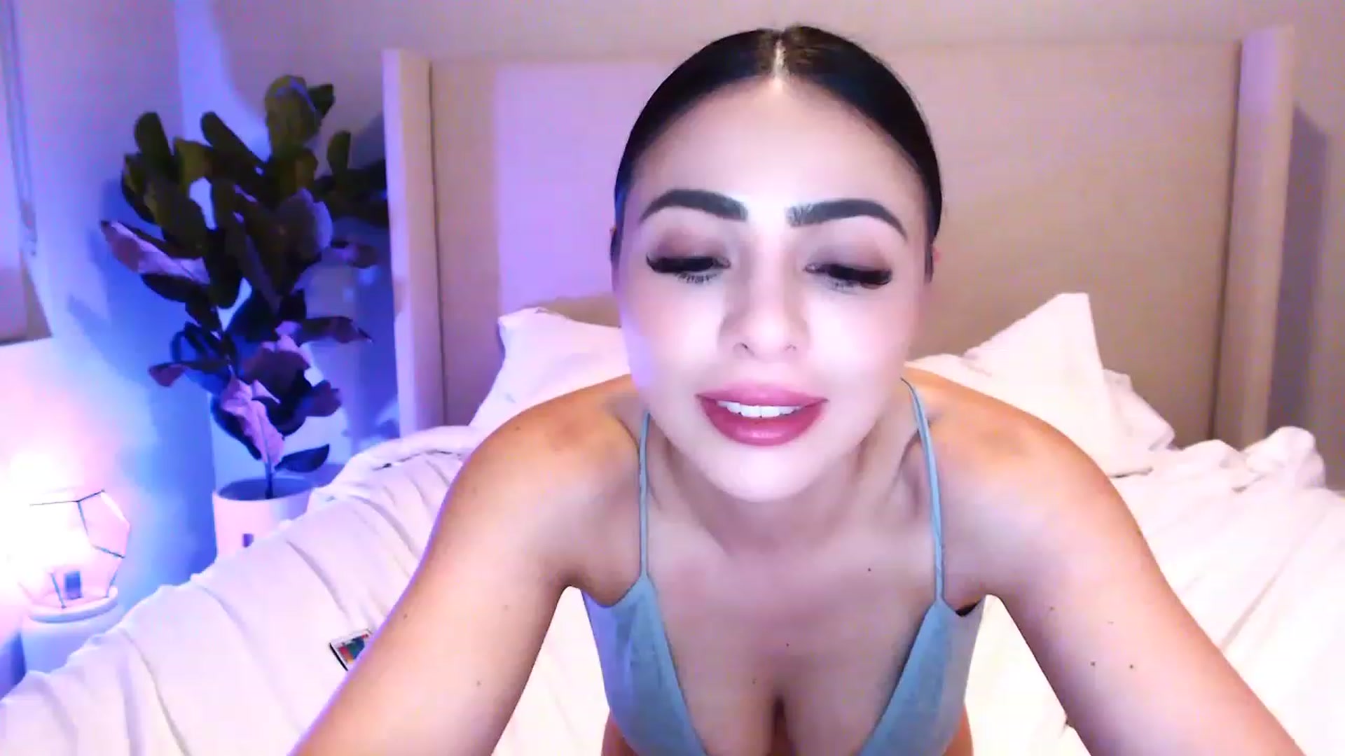 Gallery image thumbnail from mkeyourohface's myfreecams stream on, 04/24/2023, 10:00 image 3 of 20