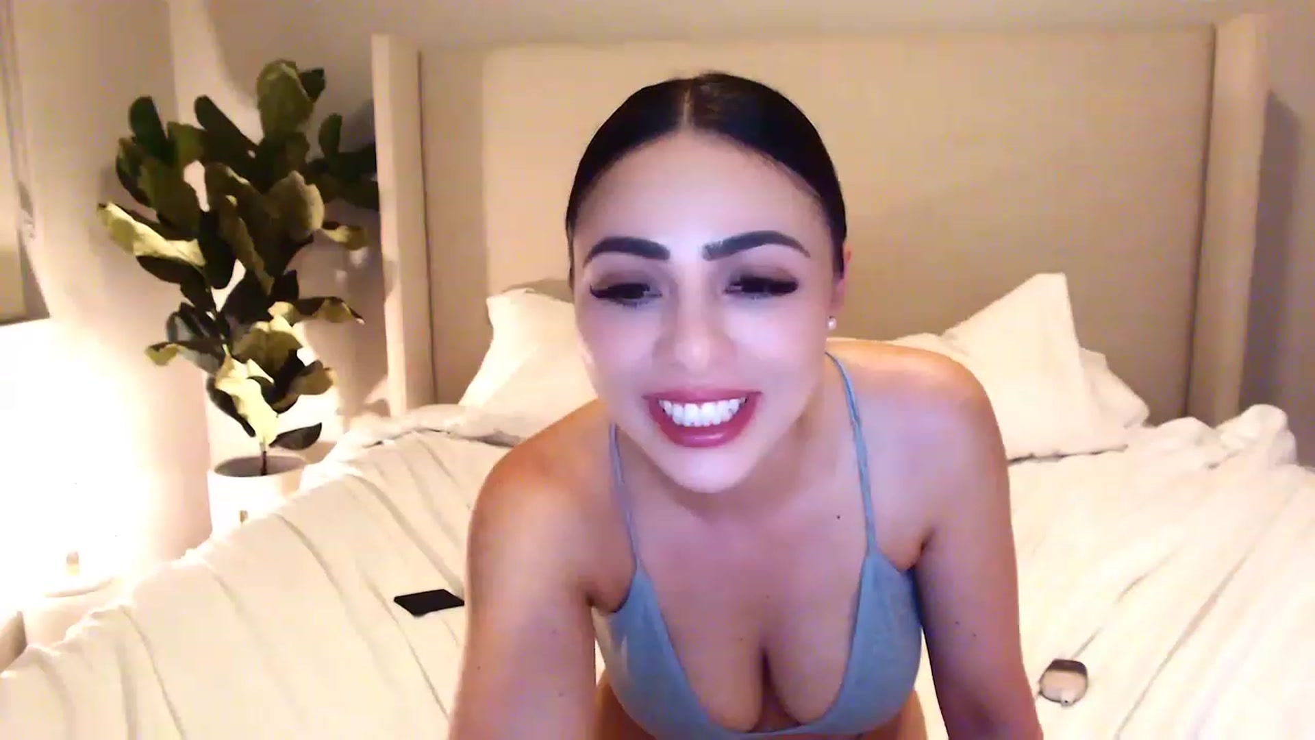 Gallery image thumbnail from mkeyourohface's myfreecams stream on, 04/24/2023, 10:00 image 4 of 20
