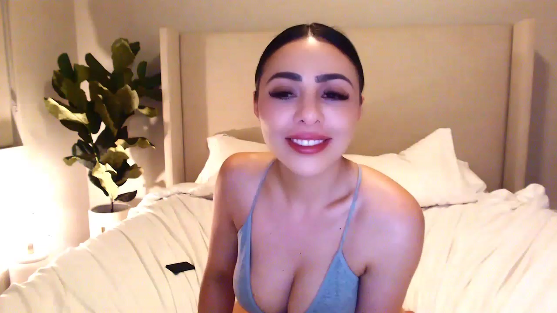 Gallery image thumbnail from mkeyourohface's myfreecams stream on, 04/24/2023, 10:00 image 9 of 20