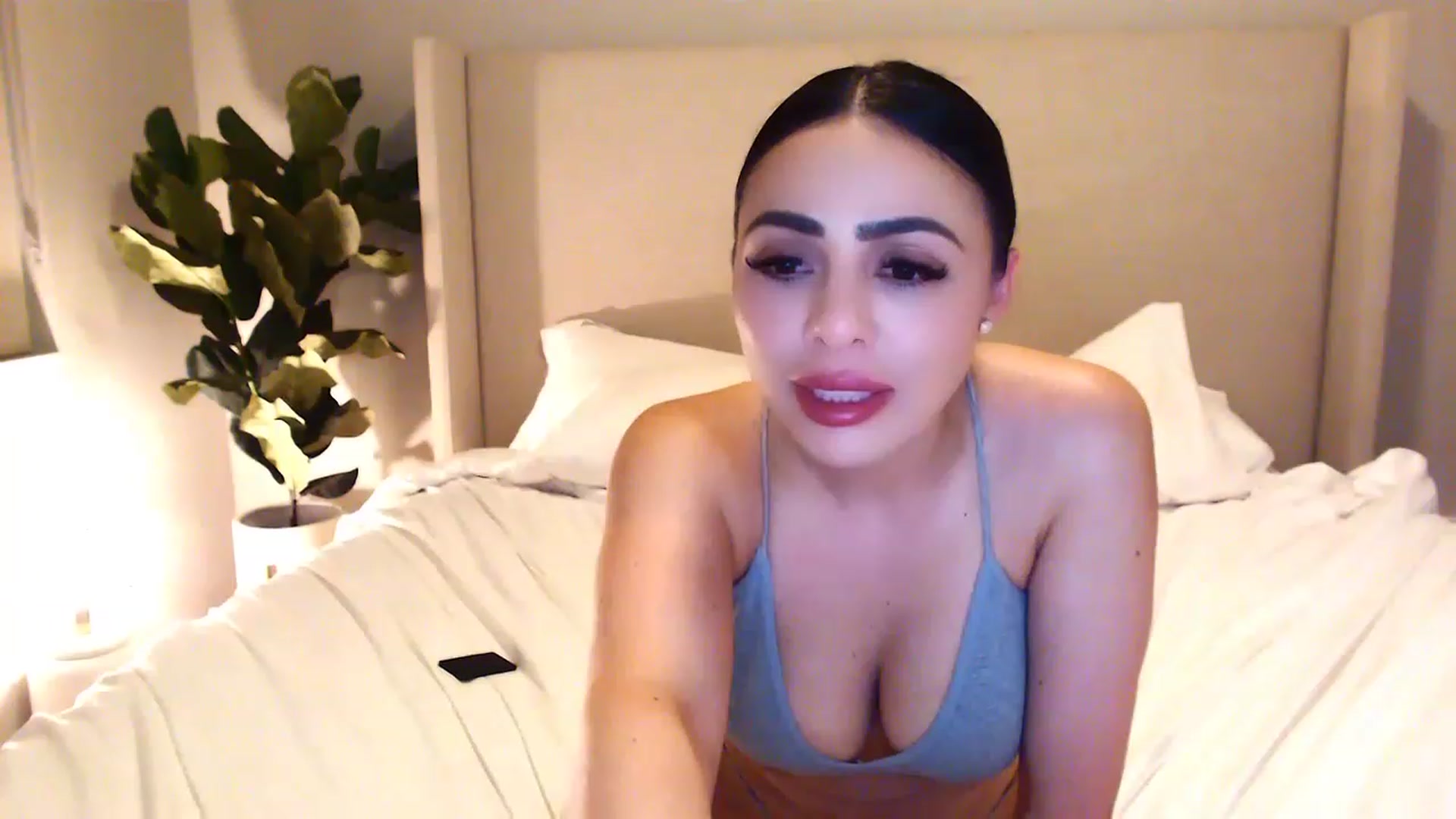 Gallery image thumbnail from mkeyourohface's myfreecams stream on, 04/24/2023, 10:00 image 5 of 20
