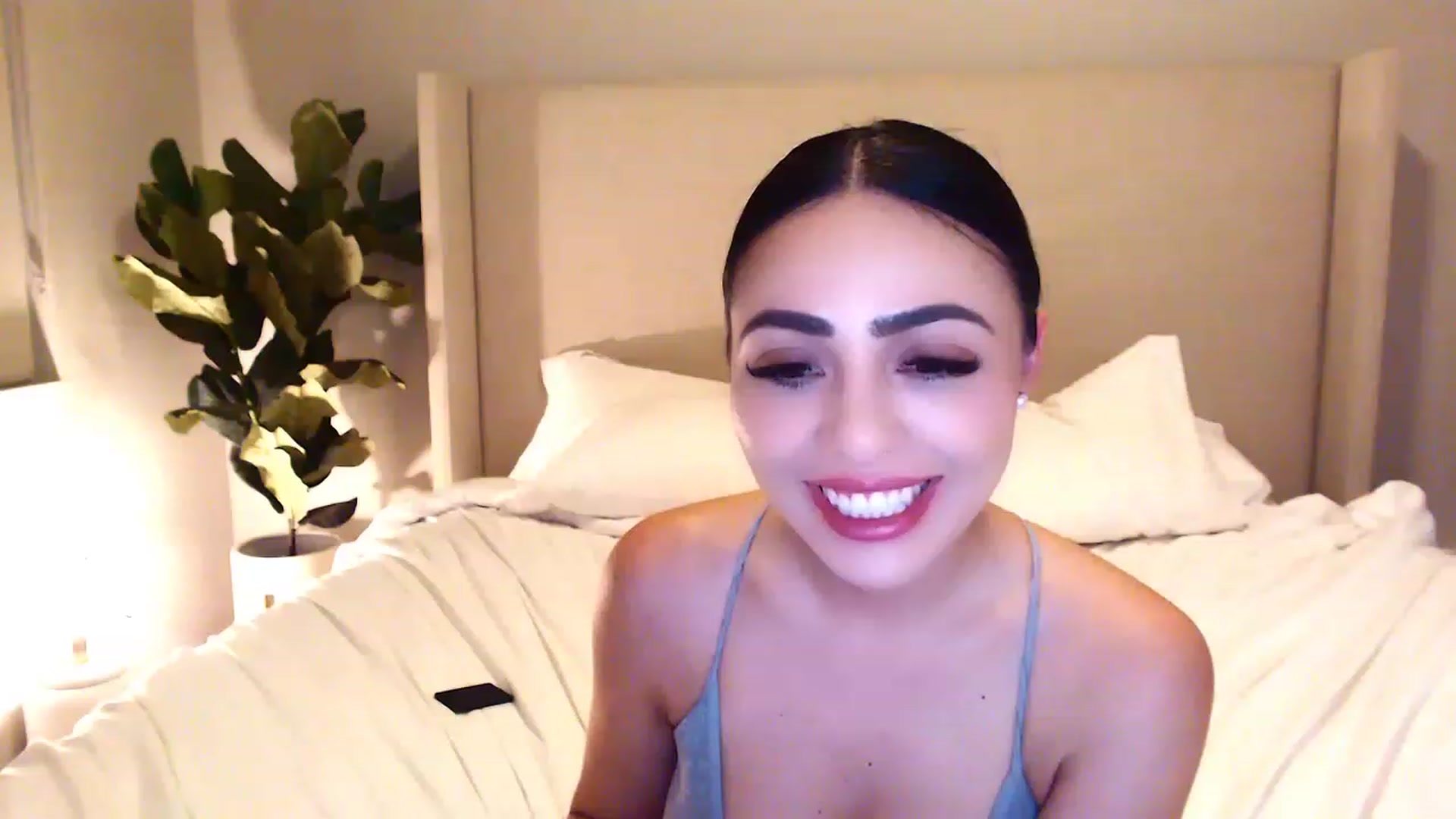 Gallery image thumbnail from mkeyourohface's myfreecams stream on, 04/24/2023, 10:00 image 7 of 20