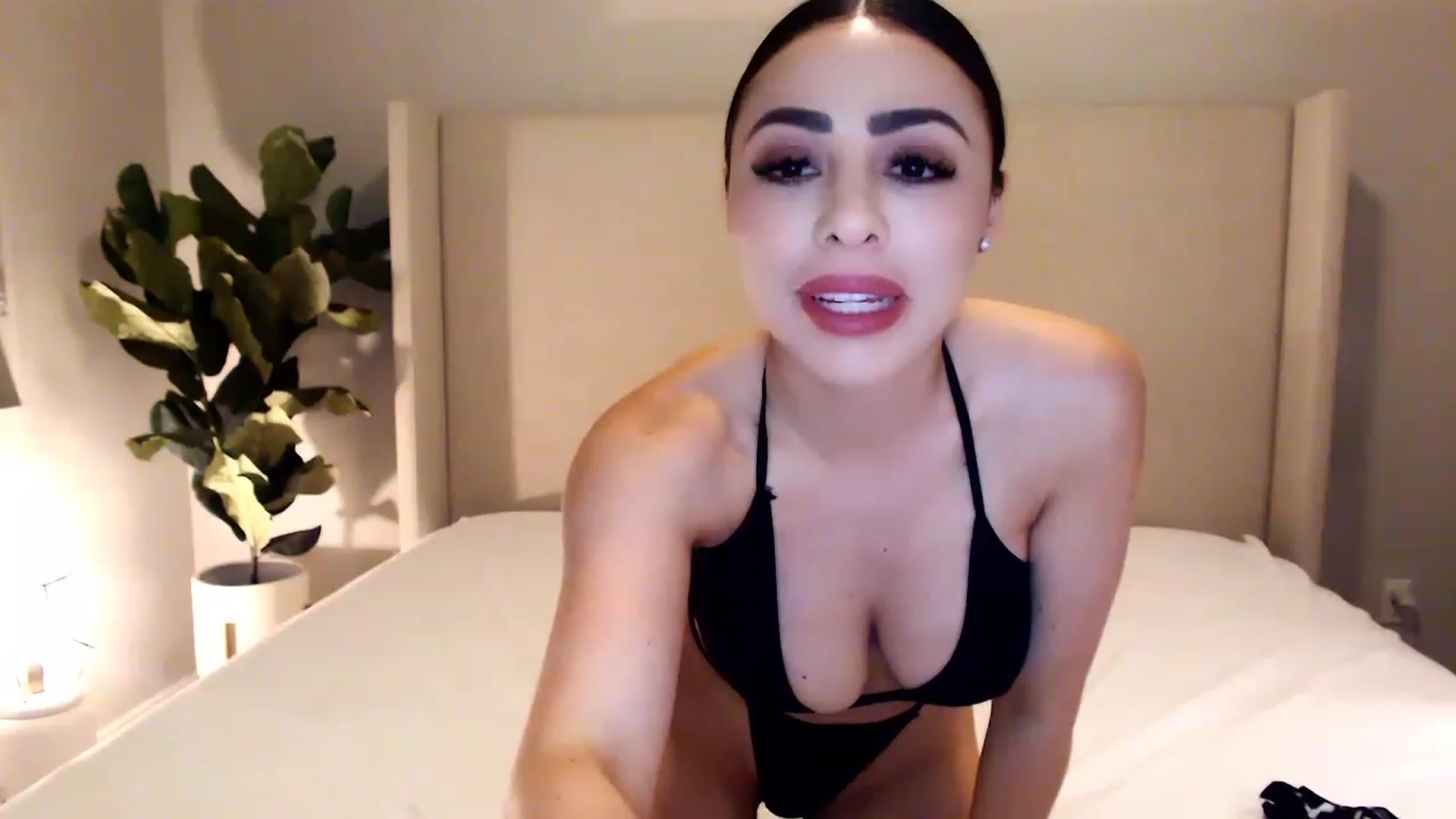 Gallery image thumbnail from mkeyourohface's myfreecams stream on, 04/25/2023, 05:25 image 14 of 20