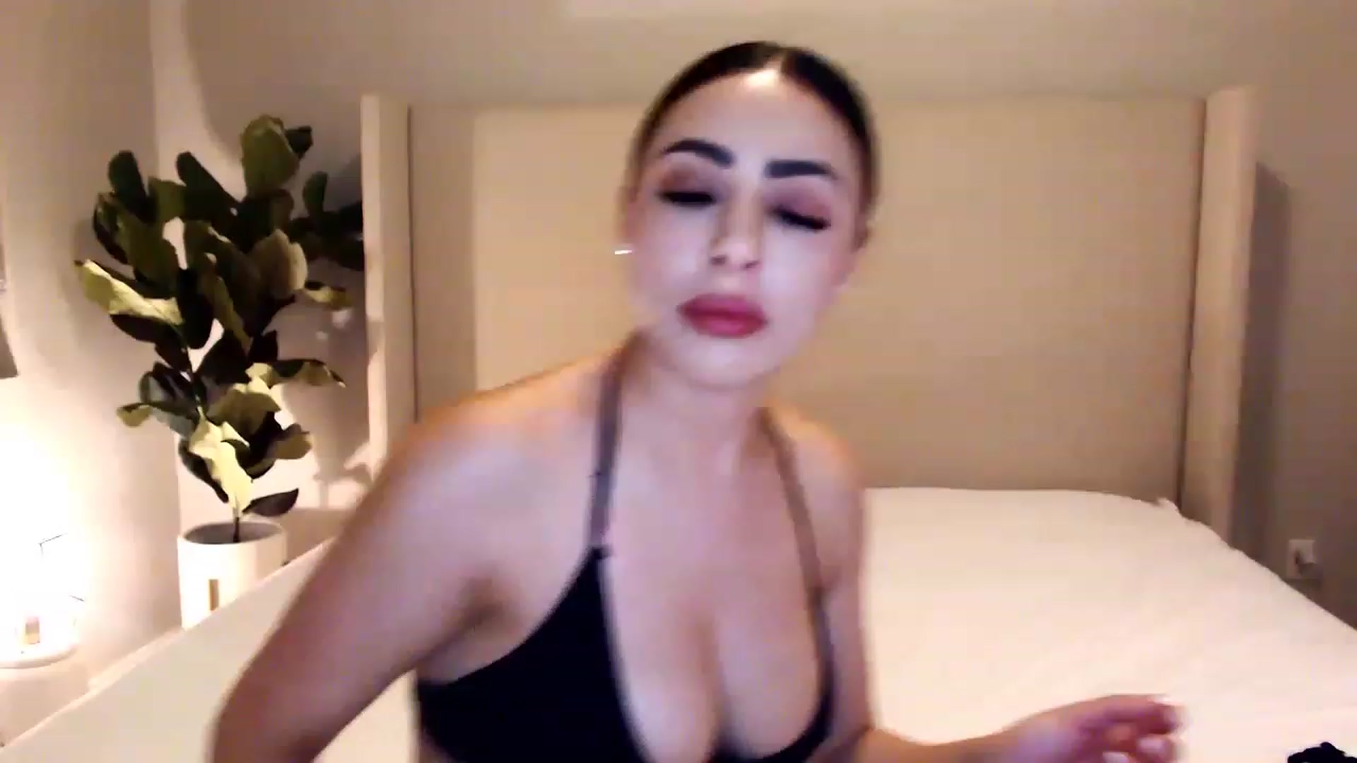 Gallery image thumbnail from mkeyourohface's myfreecams stream on, 04/25/2023, 05:25 image 10 of 20