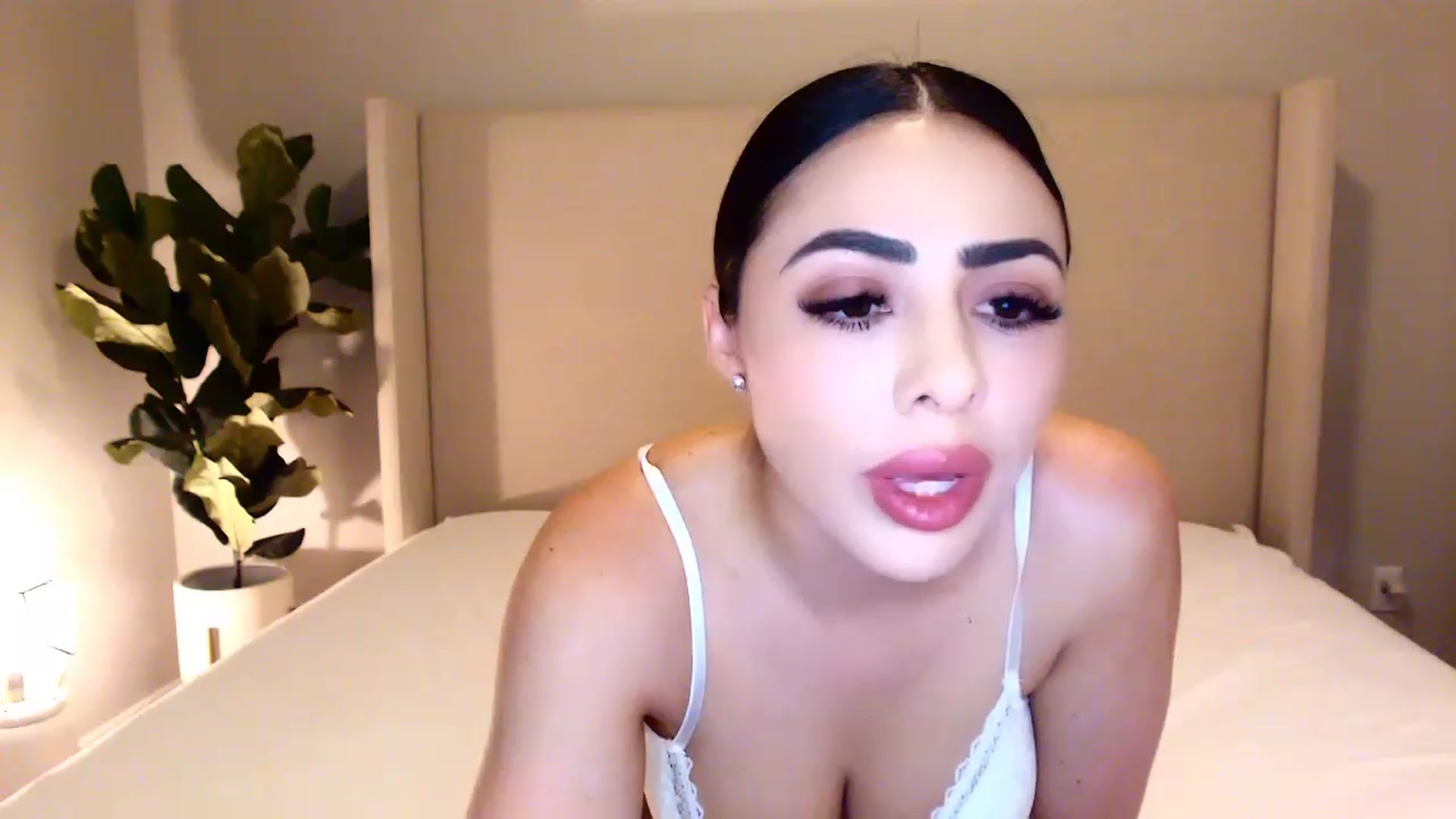 Gallery image thumbnail from mkeyourohface's myfreecams stream on, 04/25/2023, 05:47 image 11 of 20