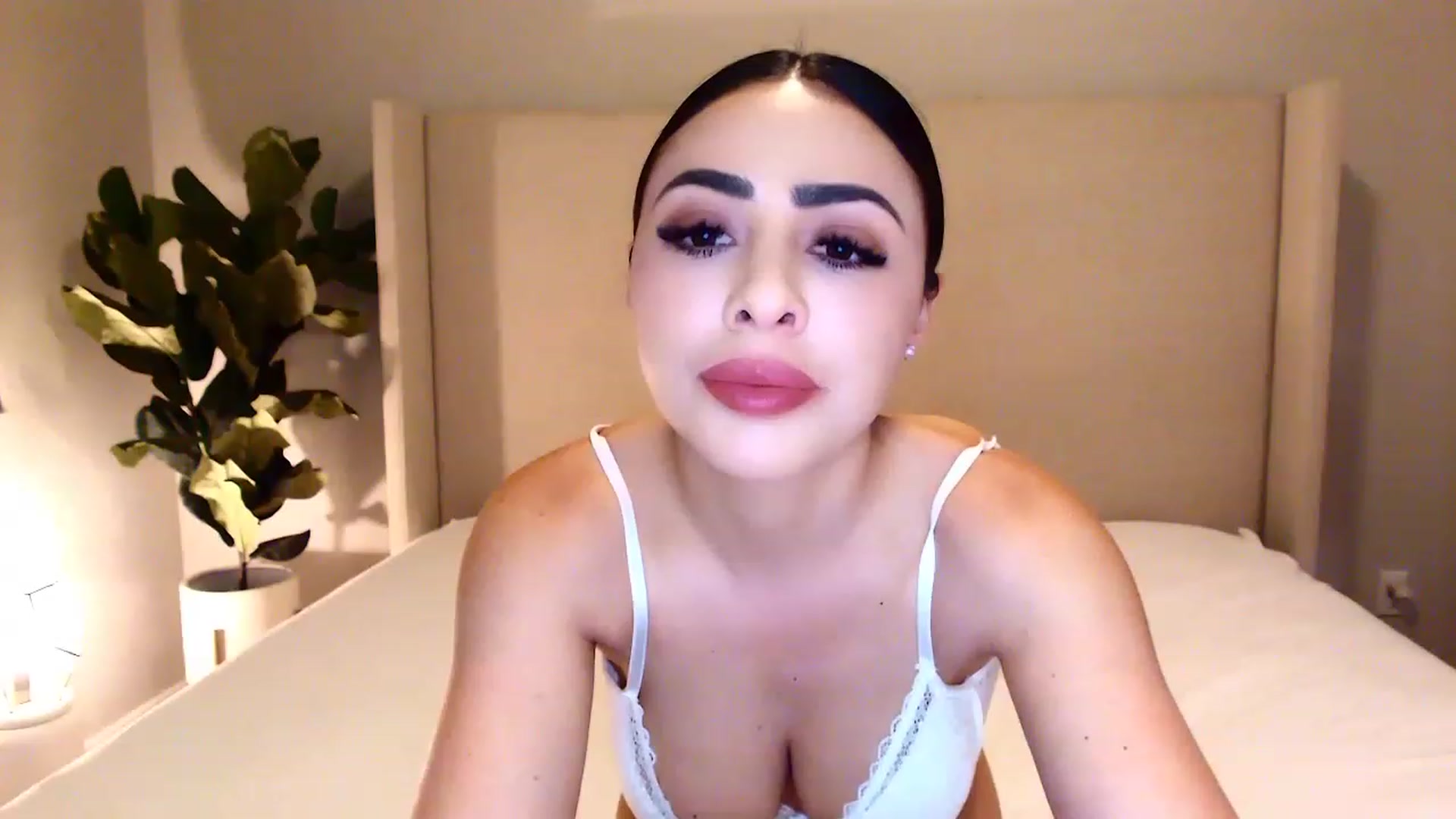 Gallery image thumbnail from mkeyourohface's myfreecams stream on, 04/25/2023, 05:47 image 7 of 20