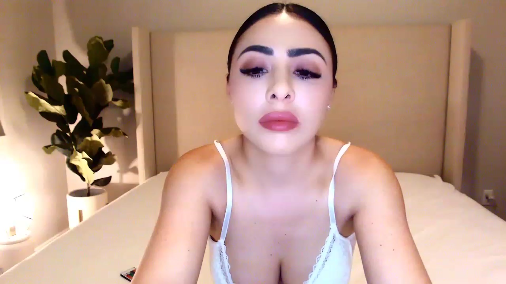 Gallery image thumbnail from mkeyourohface's myfreecams stream on, 04/25/2023, 05:47 image 14 of 20
