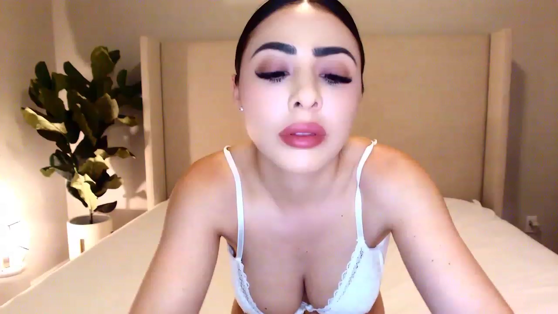 Gallery image thumbnail from mkeyourohface's myfreecams stream on, 04/25/2023, 05:47 image 9 of 20