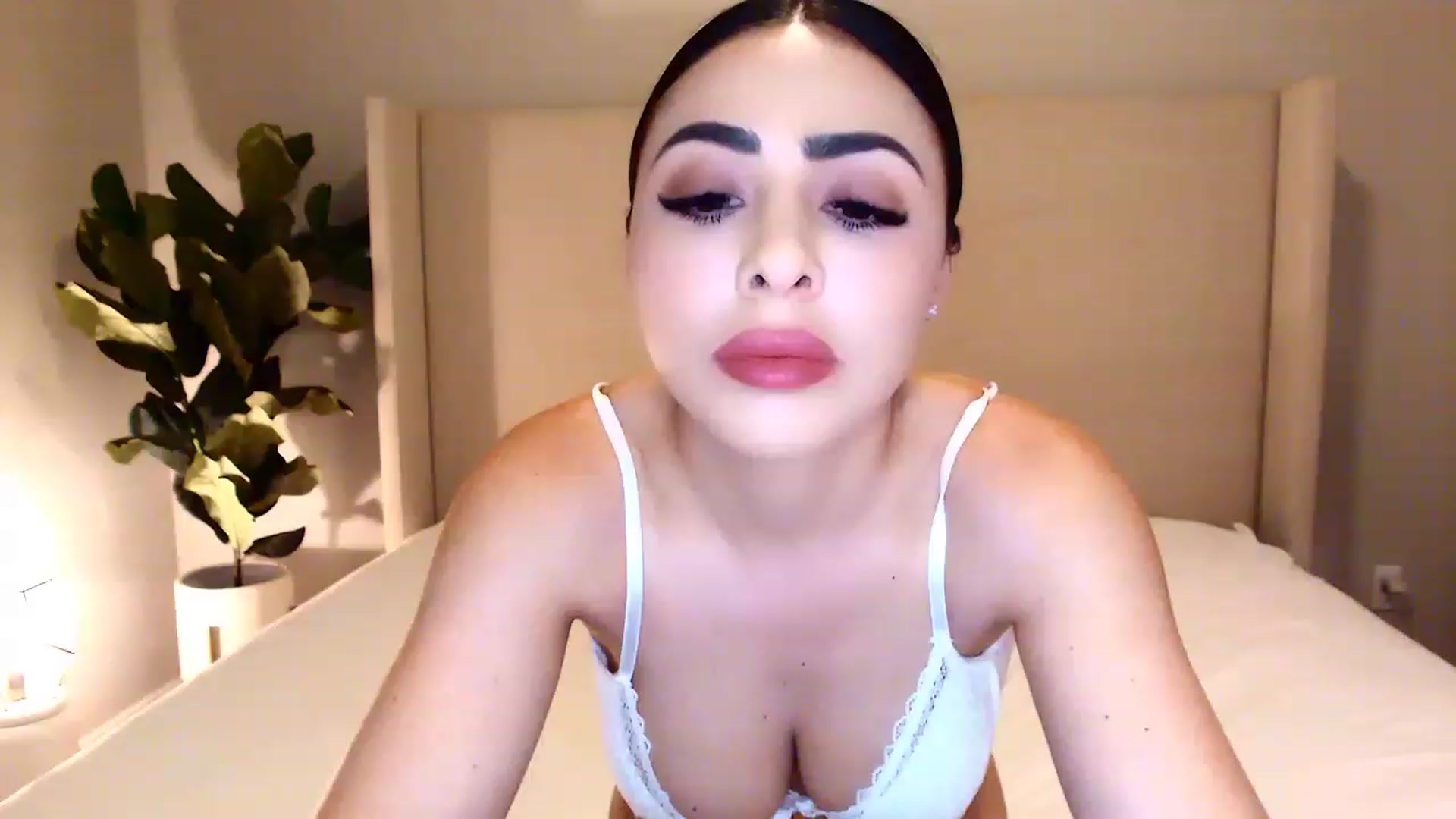 Gallery image thumbnail from mkeyourohface's myfreecams stream on, 04/25/2023, 05:47 image 8 of 20