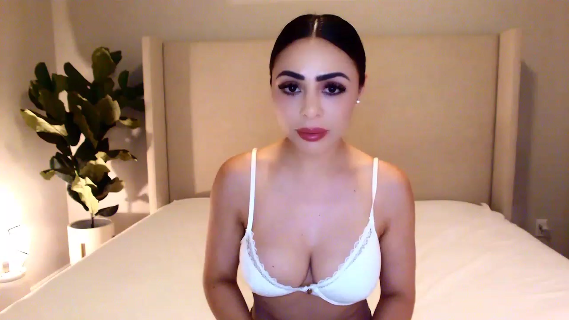 Gallery image thumbnail from mkeyourohface's myfreecams stream on, 04/25/2023, 05:47 image 13 of 20