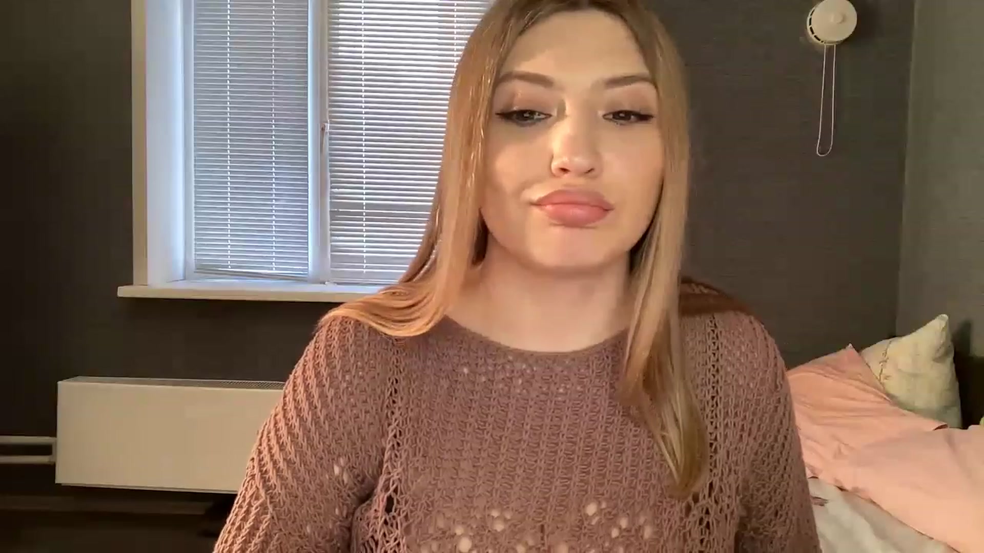 Gallery image thumbnail from mmmSex_appeal's myfreecams stream on, 11/20/2022, 03:20 image 7 of 20