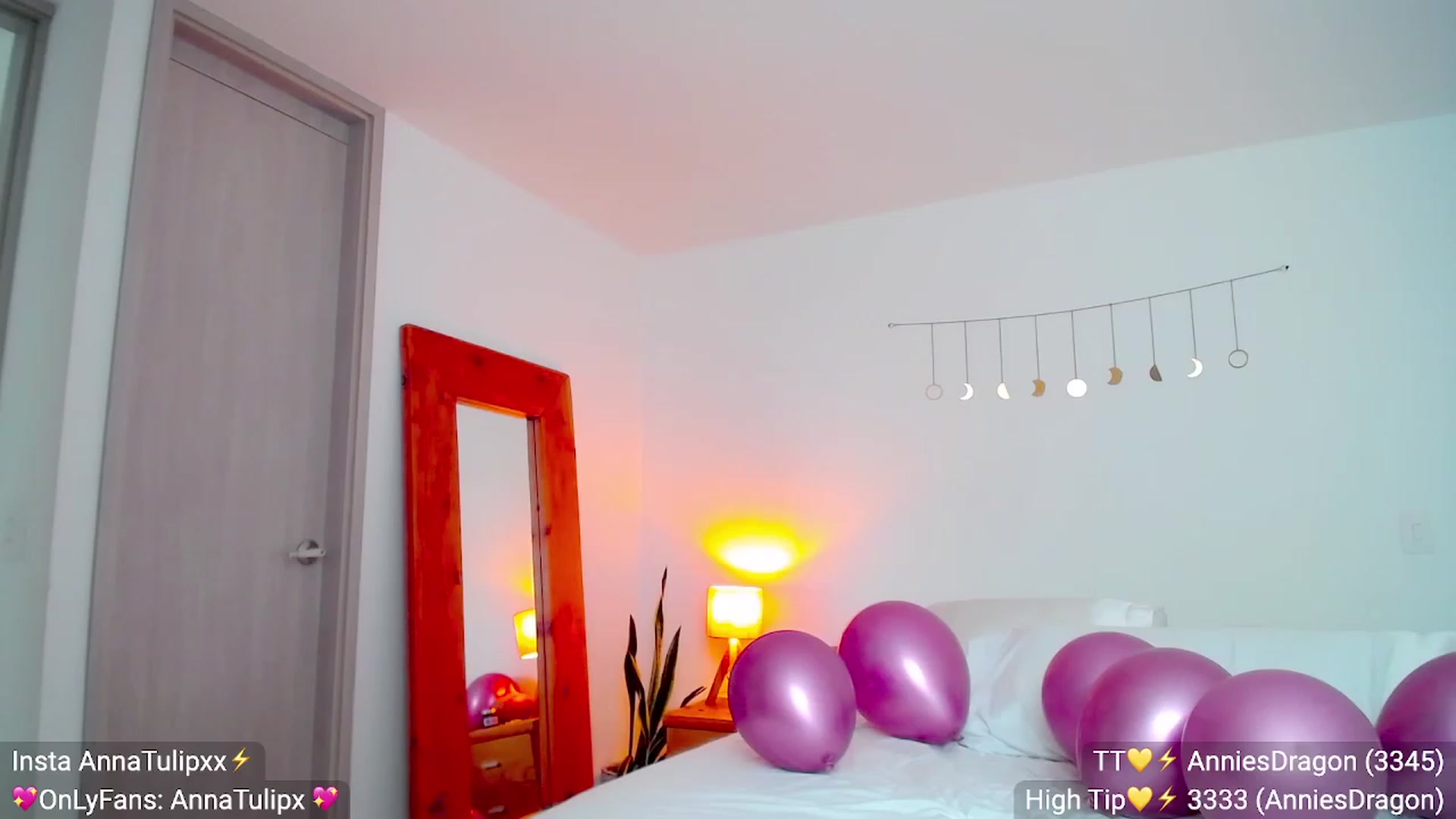 Gallery image thumbnail from mmmsanna's myfreecams stream on, 03/18/2023, 20:39 image 12 of 20