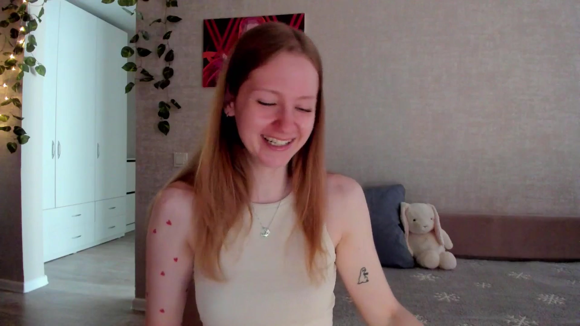 Gallery image thumbnail from mnialice's myfreecams stream on, 08/23/2025, 04:05 image 16 of 20