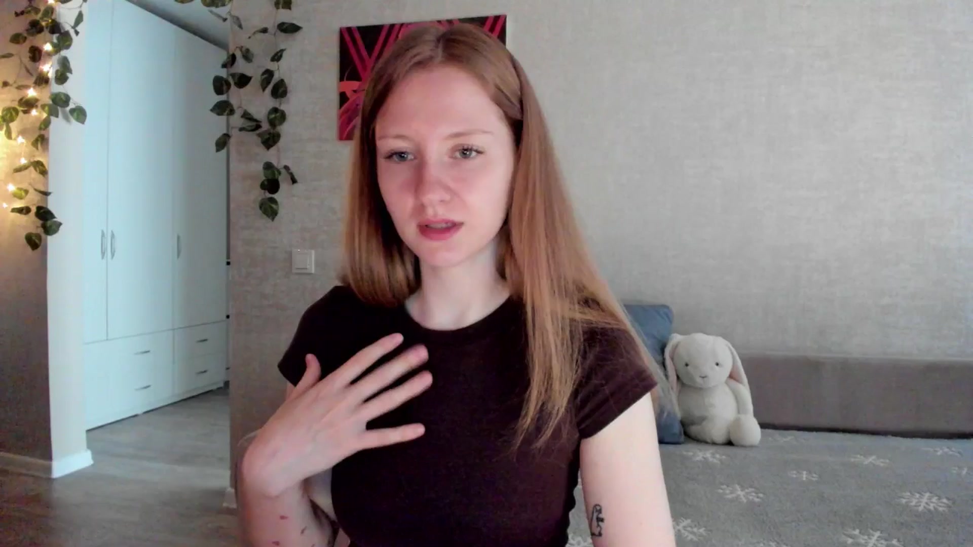 Gallery image thumbnail from mnialice's myfreecams stream on, 08/24/2025, 03:34 image 15 of 20