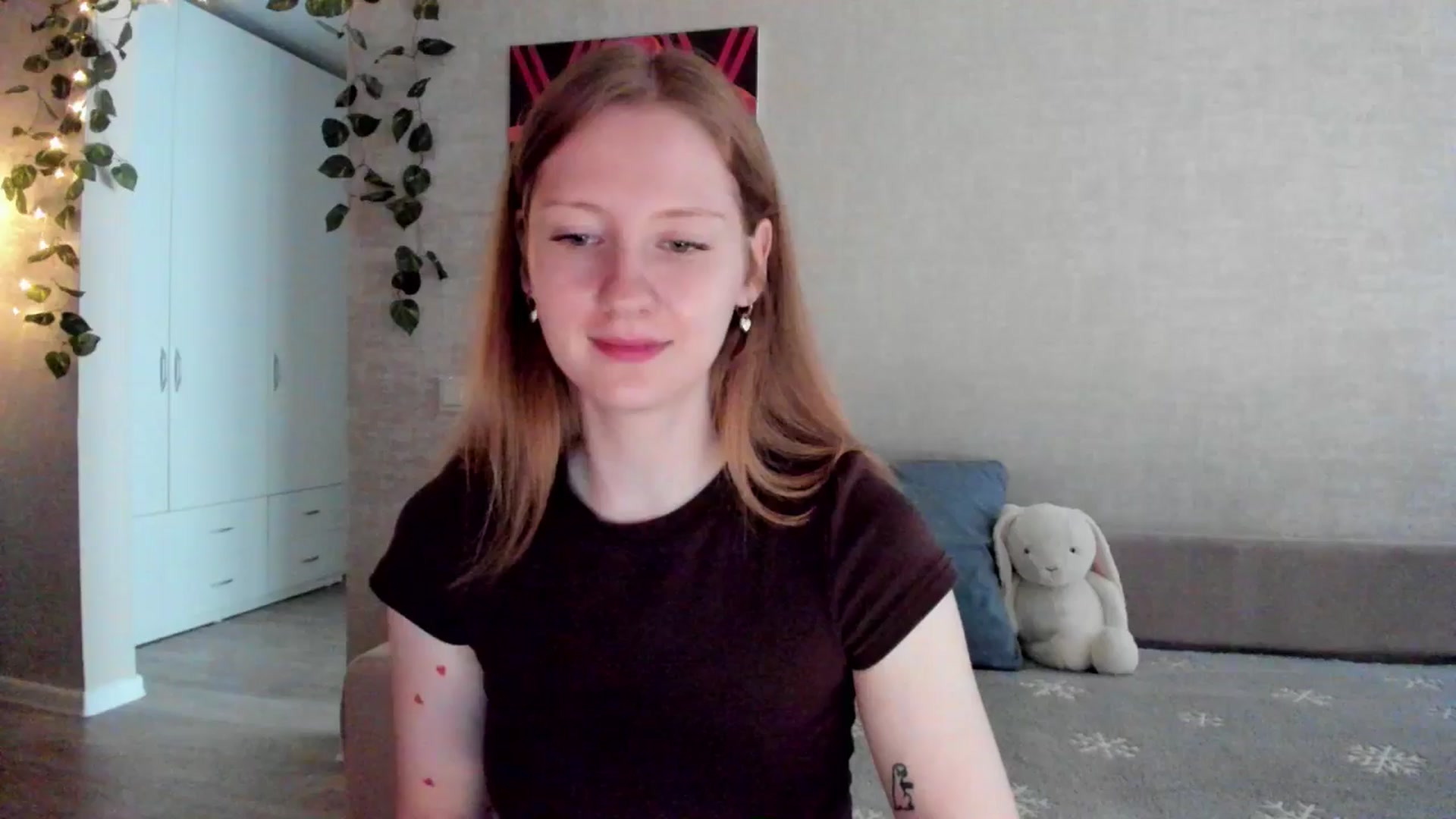 Gallery image thumbnail from mnialice's myfreecams stream on, 08/24/2025, 03:34 image 10 of 20