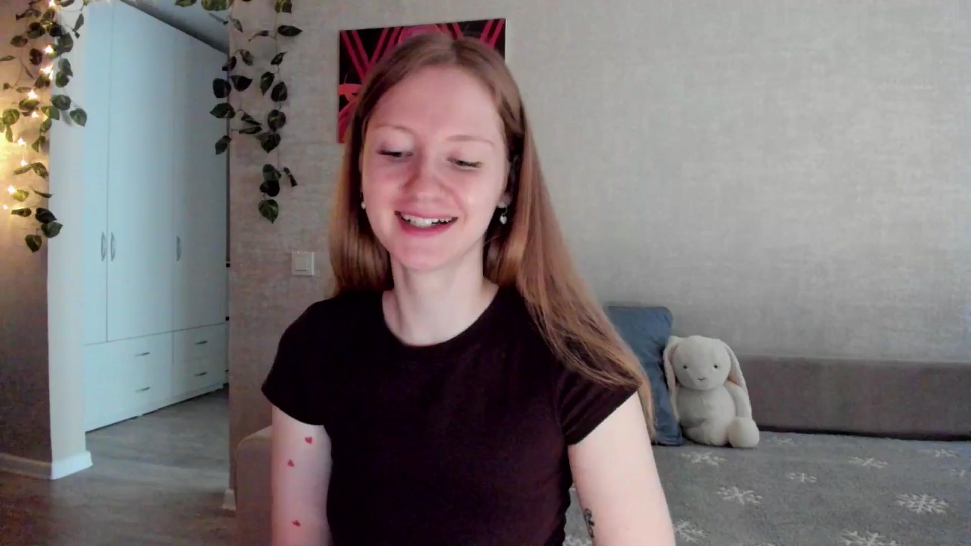 Gallery image thumbnail from mnialice's myfreecams stream on, 08/24/2025, 03:34 image 17 of 20