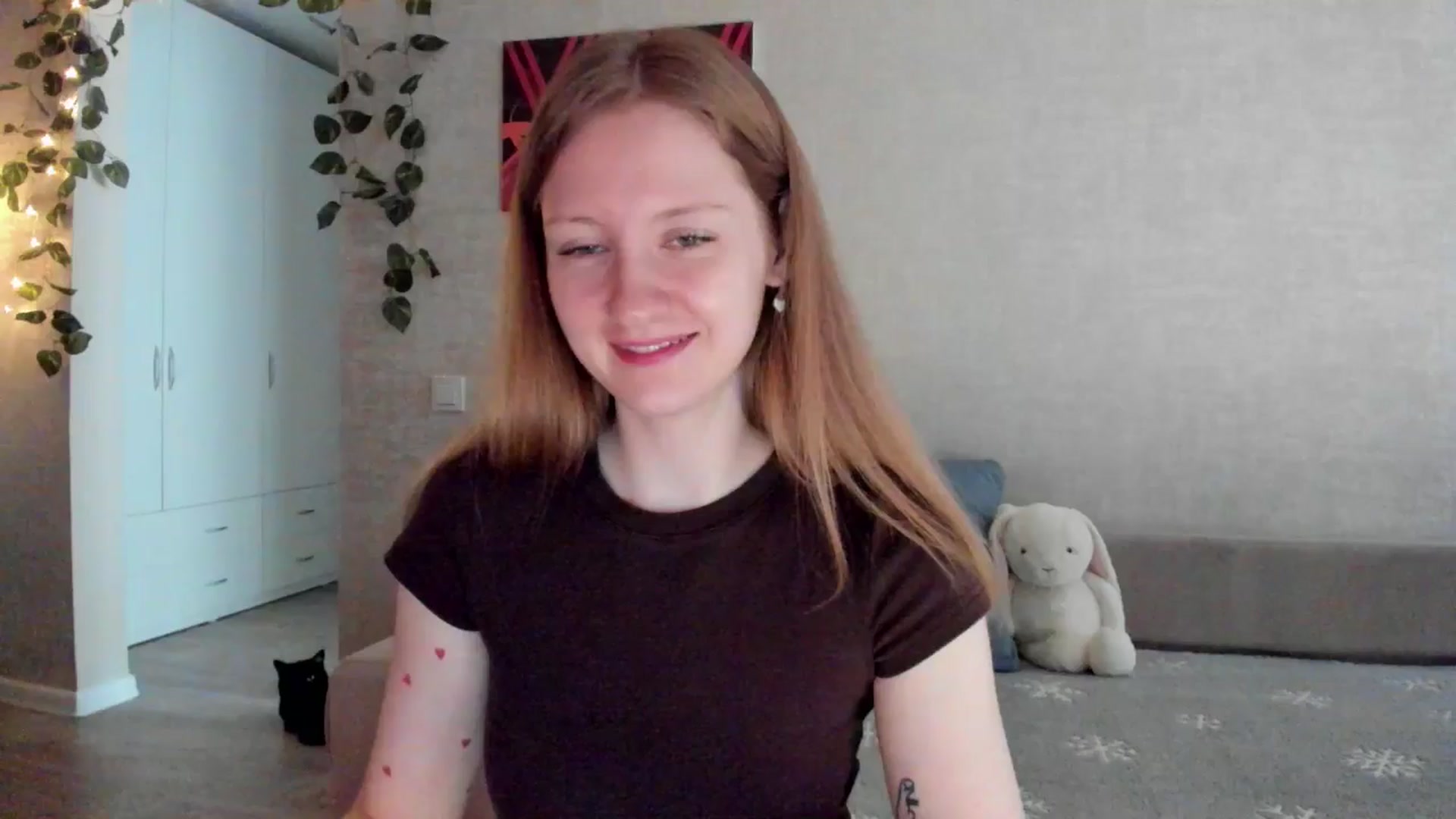 Gallery image thumbnail from mnialice's myfreecams stream on, 08/24/2025, 03:34 image 4 of 20