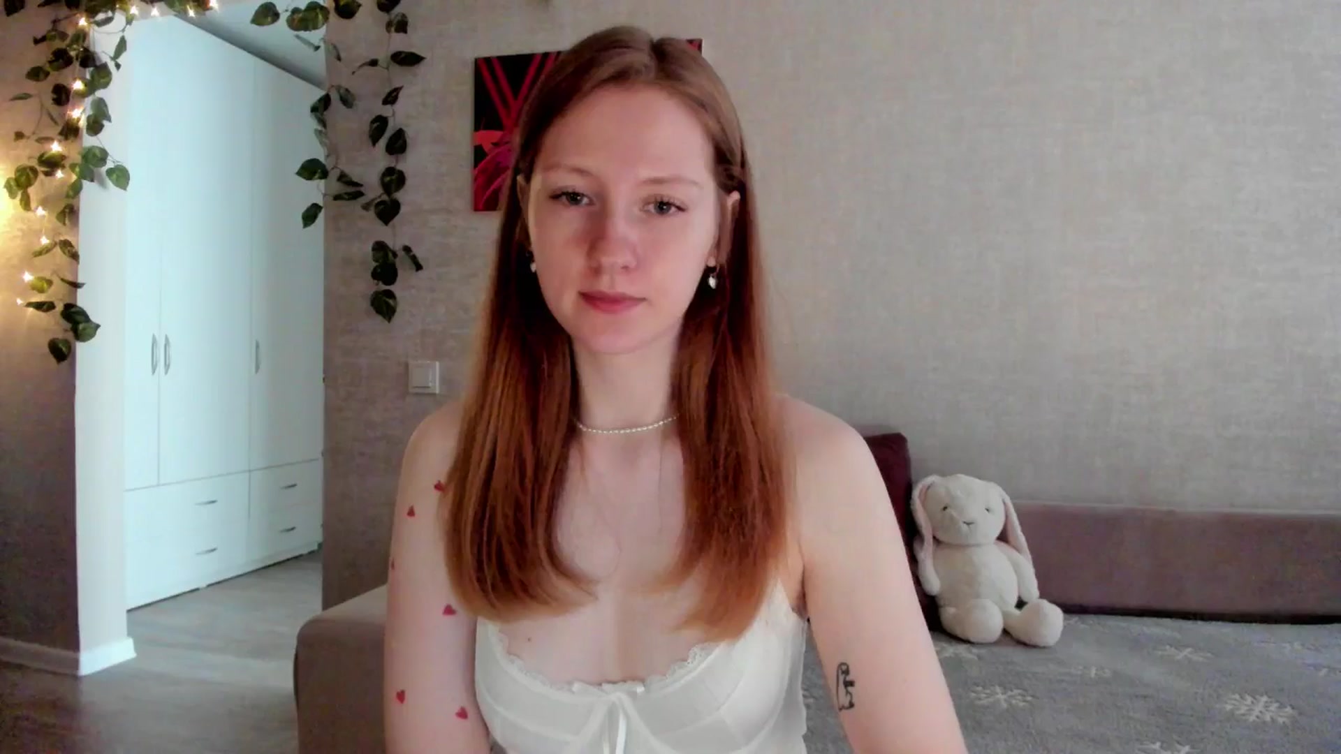 Gallery image thumbnail from mnialice's myfreecams stream on, 08/29/2025, 03:15 image 3 of 20