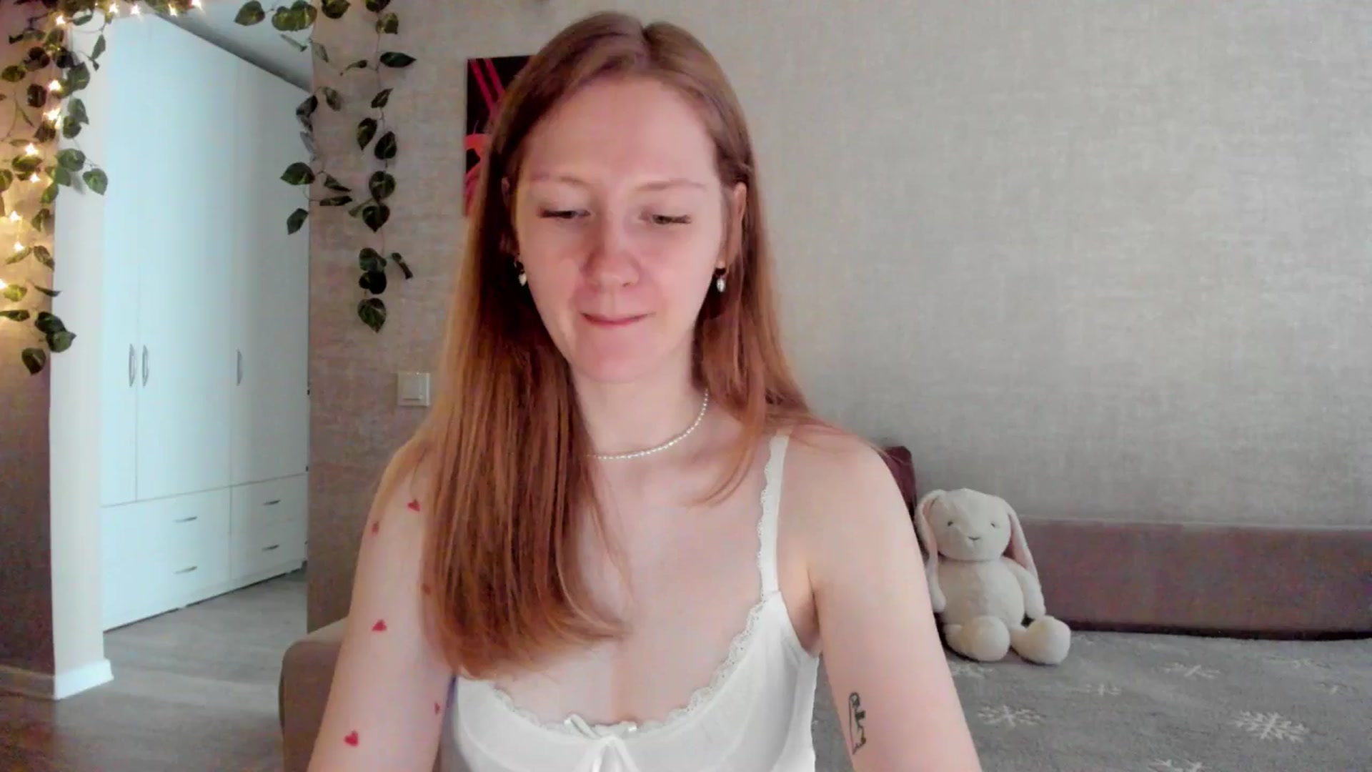 Gallery image thumbnail from mnialice's myfreecams stream on, 08/29/2025, 03:15 image 11 of 20
