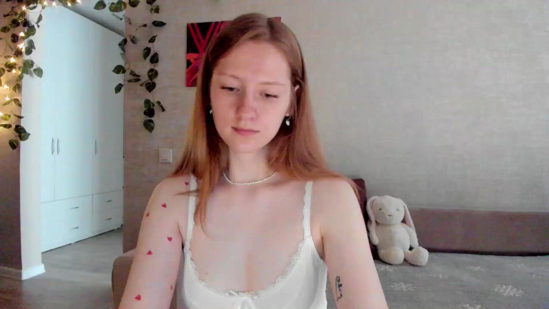 Gallery image thumbnail from mnialice's myfreecams stream on, 08/29/2025, 03:15 image 17 of 20