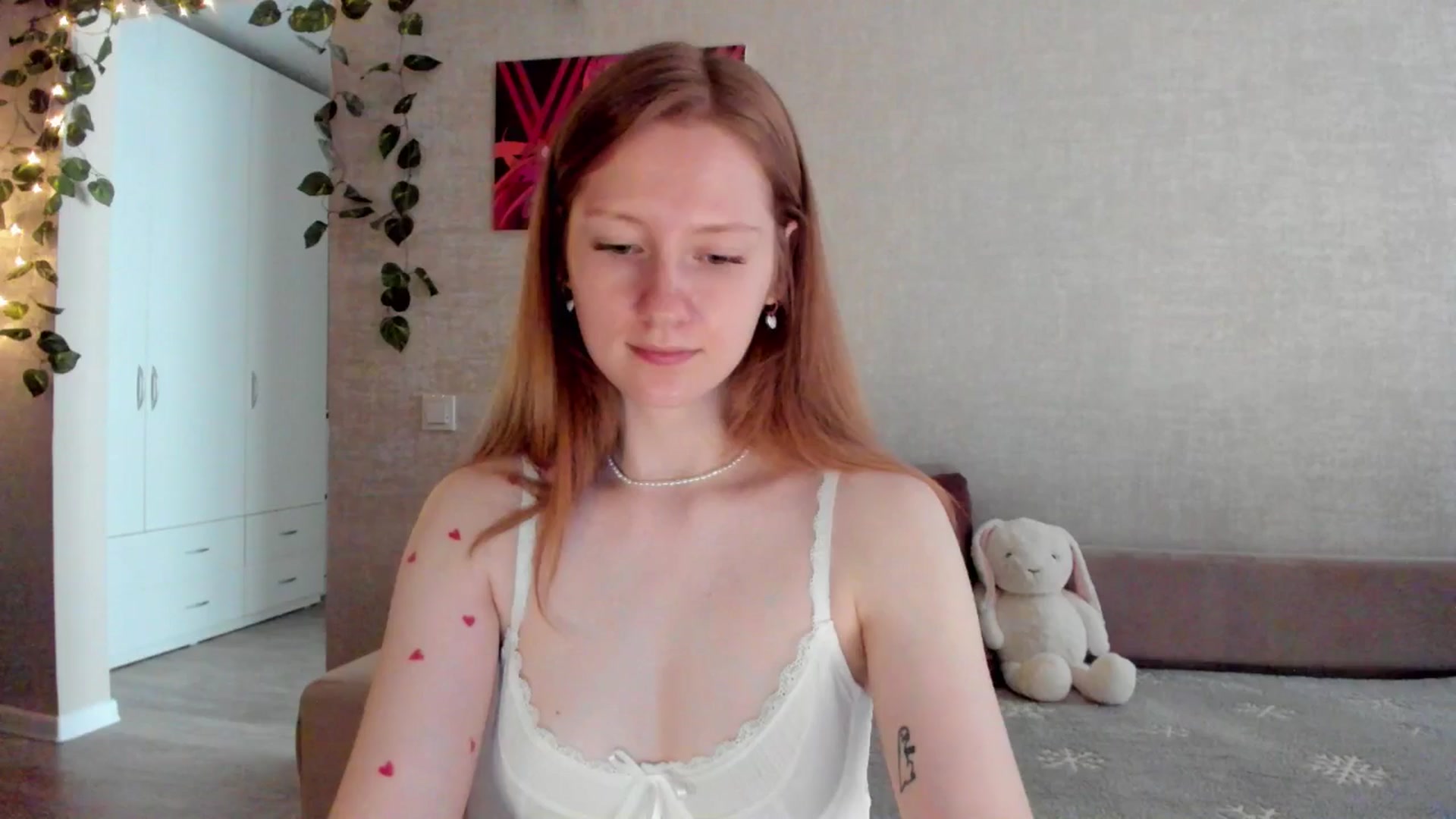 Gallery image thumbnail from mnialice's myfreecams stream on, 08/29/2025, 03:15 image 16 of 20